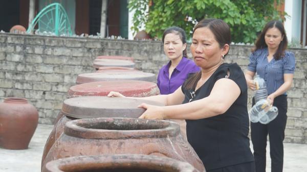 Cơ sở chế biến nước mắm của chị Nguyễn Thị Hòa