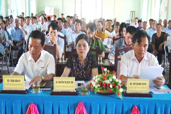 Đại biểu tham dự hội nghị tiếp xúc cử tri tại xã Kỳ Xuân.