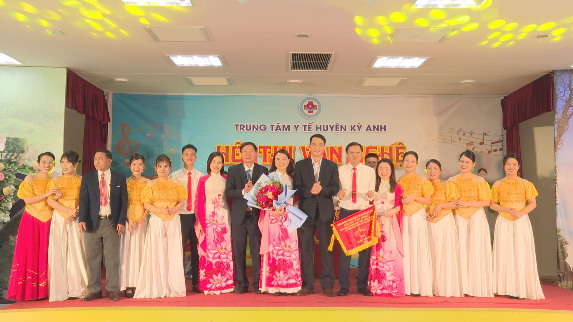 Trung tâm y tế huyện Kỳ Anh: Hội thi văn nghệ chào mừng kỷ niệm 70 năm ngày Thầy thuốc Việt Nam