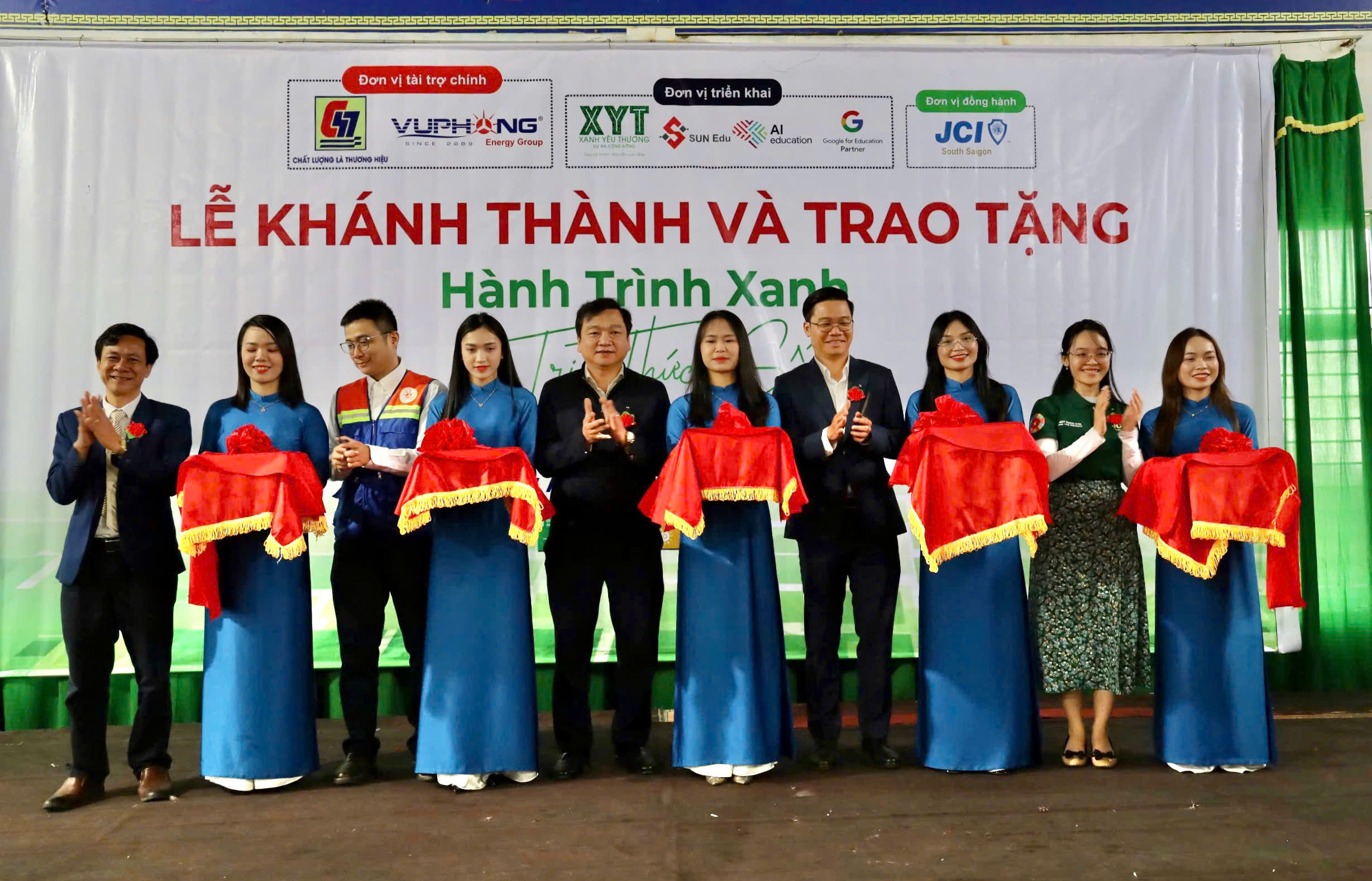 Lễ khánh thành và trao tặng “Hành trình xanh - Tri thức số” tại Trường Tiểu học và THCS Kỳ Hải