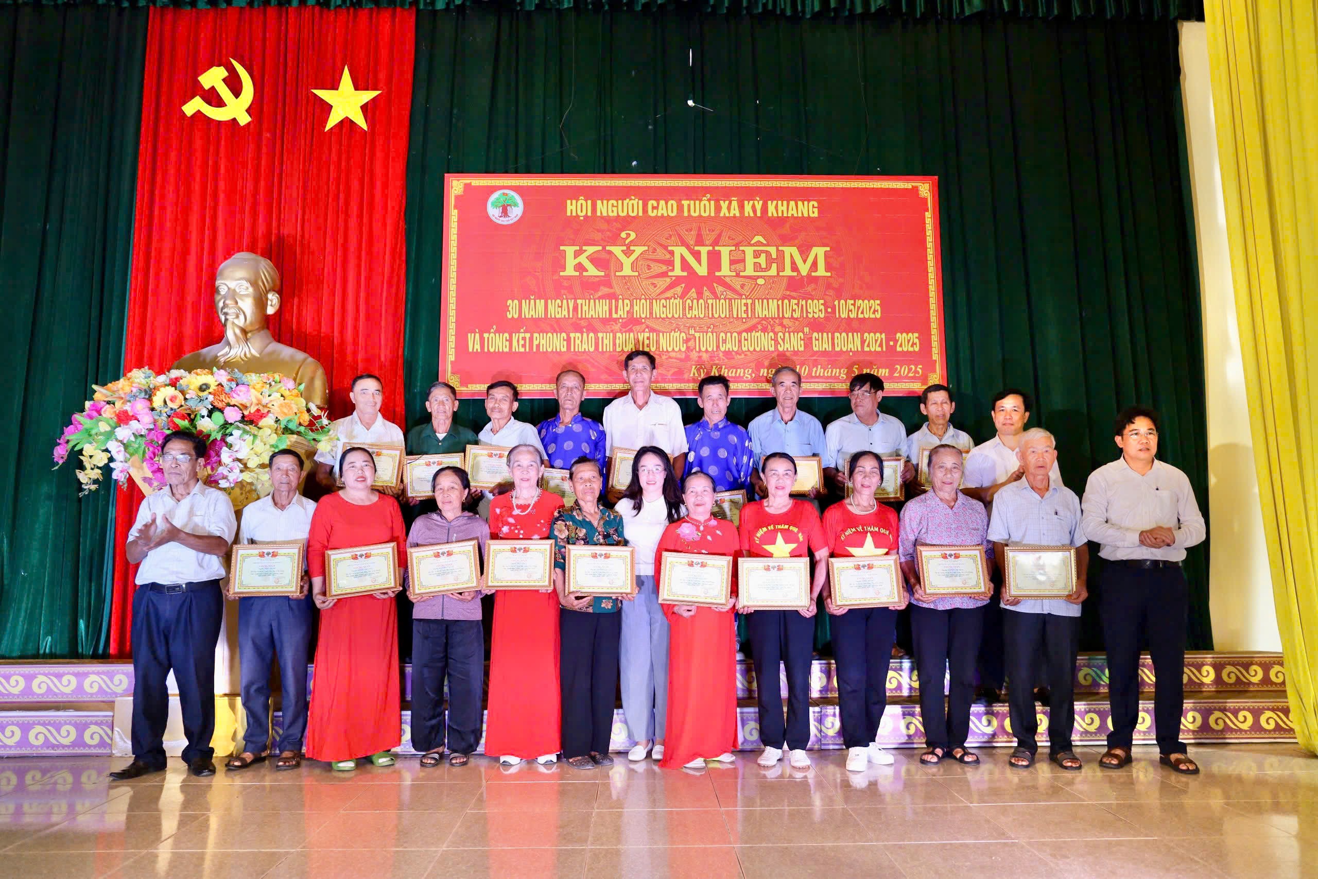 Hội NCT Kỳ Khang tổng kết phong trào thi đua yêu nước “Tuổi cao - Gương sáng”, kỷ niệm 30 năm ngày thành lập Hội Người cao tuổi Việt Nam