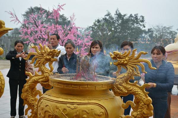 Lễ chùa đầu năm - Nét văn hoá tâm linh của người Việt