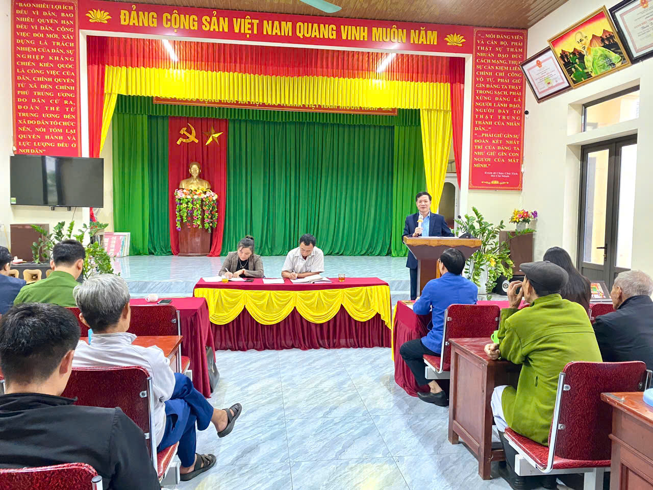 Bí thư Đảng ủy Trần Thành Nam dự sinh hoạt chi bộ thường kỳ tháng 11 tại Chi bộ thôn Đồng Trụ Tây và Chi bộ thôn Tân Phan