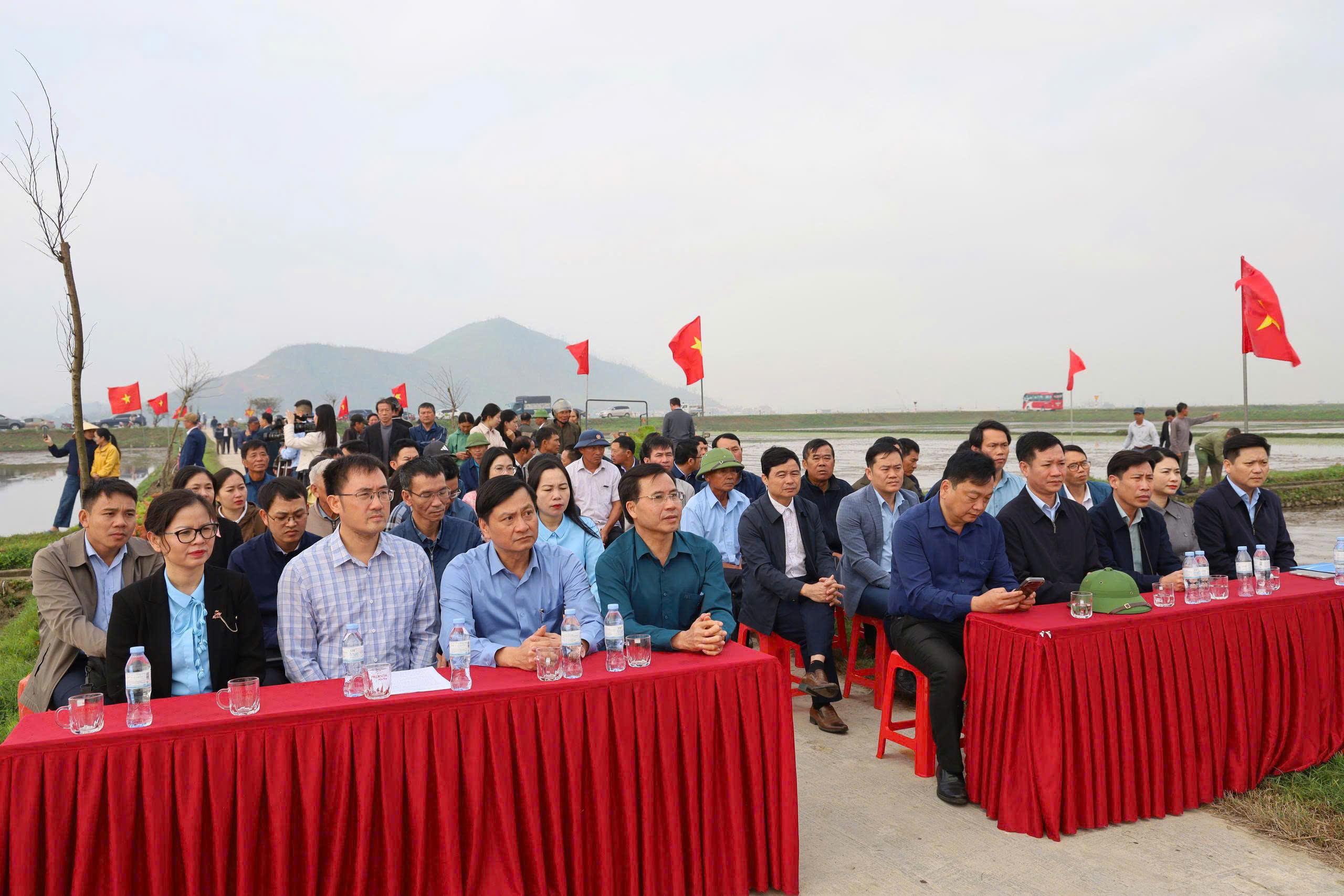 Lễ phát động ra quân sản xuất lúa áp dụng hệ thống thâm canh cải tiến (SRI) vụ Xuân 2026