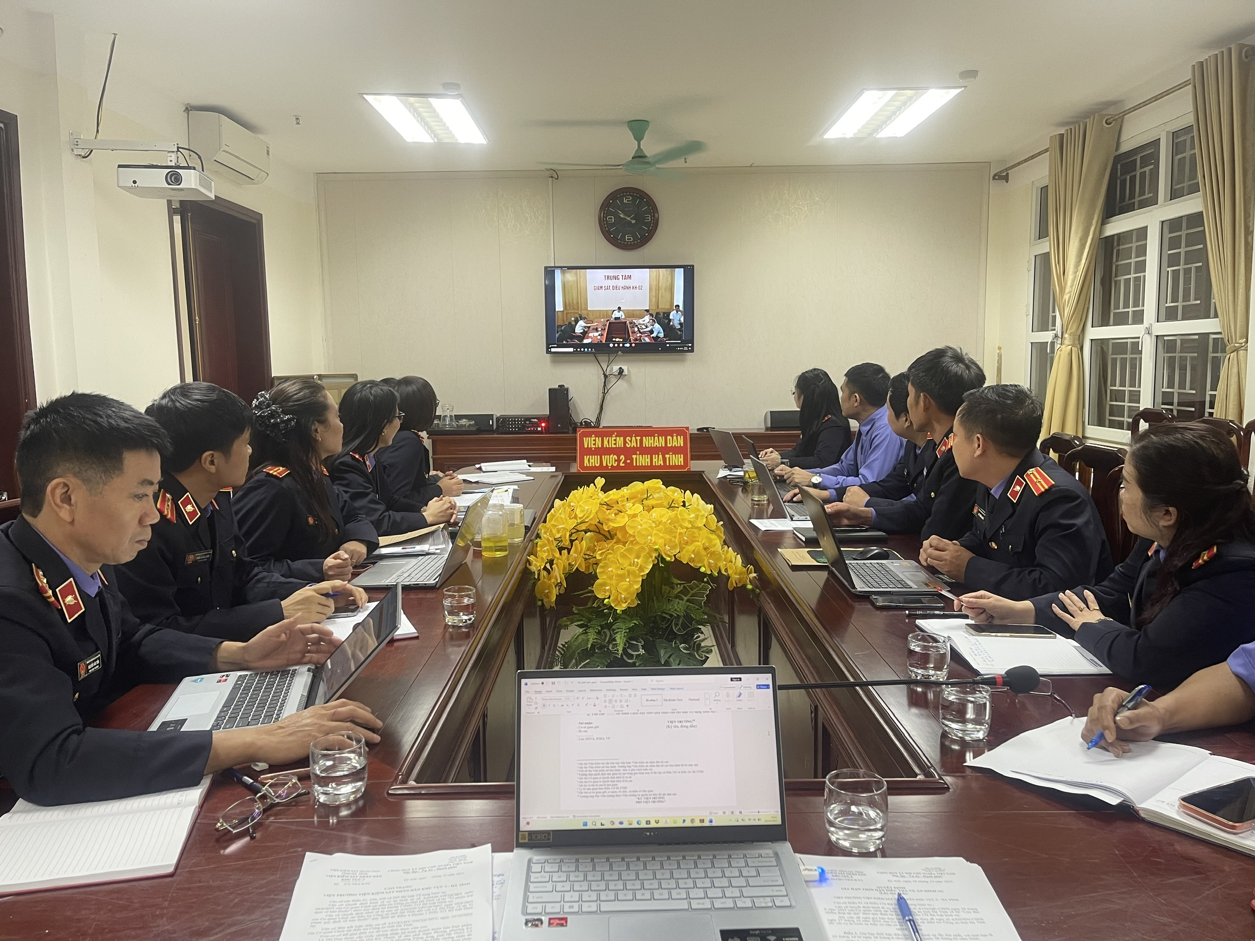 Cán bộ, đảng viên Chi bộ Viện kiểm sát nhân dân khu vực 2 - Hà Tĩnh tích cực tham gia Hội nghị tập huấn sử dụng ứng dụng Sổ tay đảng viên điện tử trong toàn quốc 