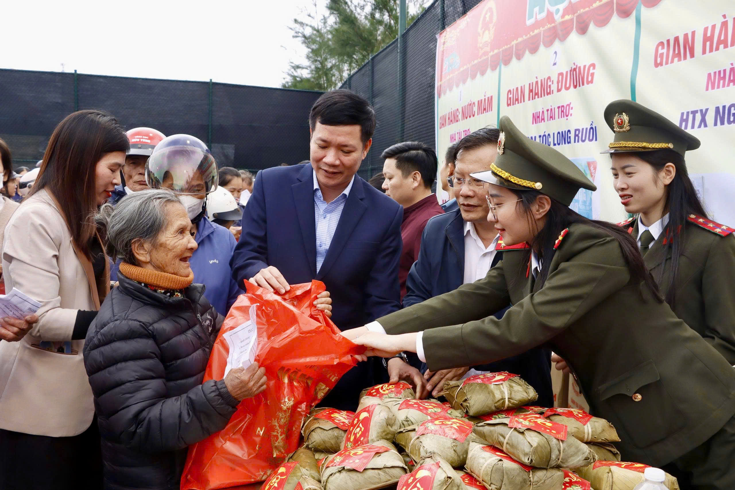 Ấm áp chương trình "Hội chợ Xuân 0 đồng" tại xã Kỳ Anh