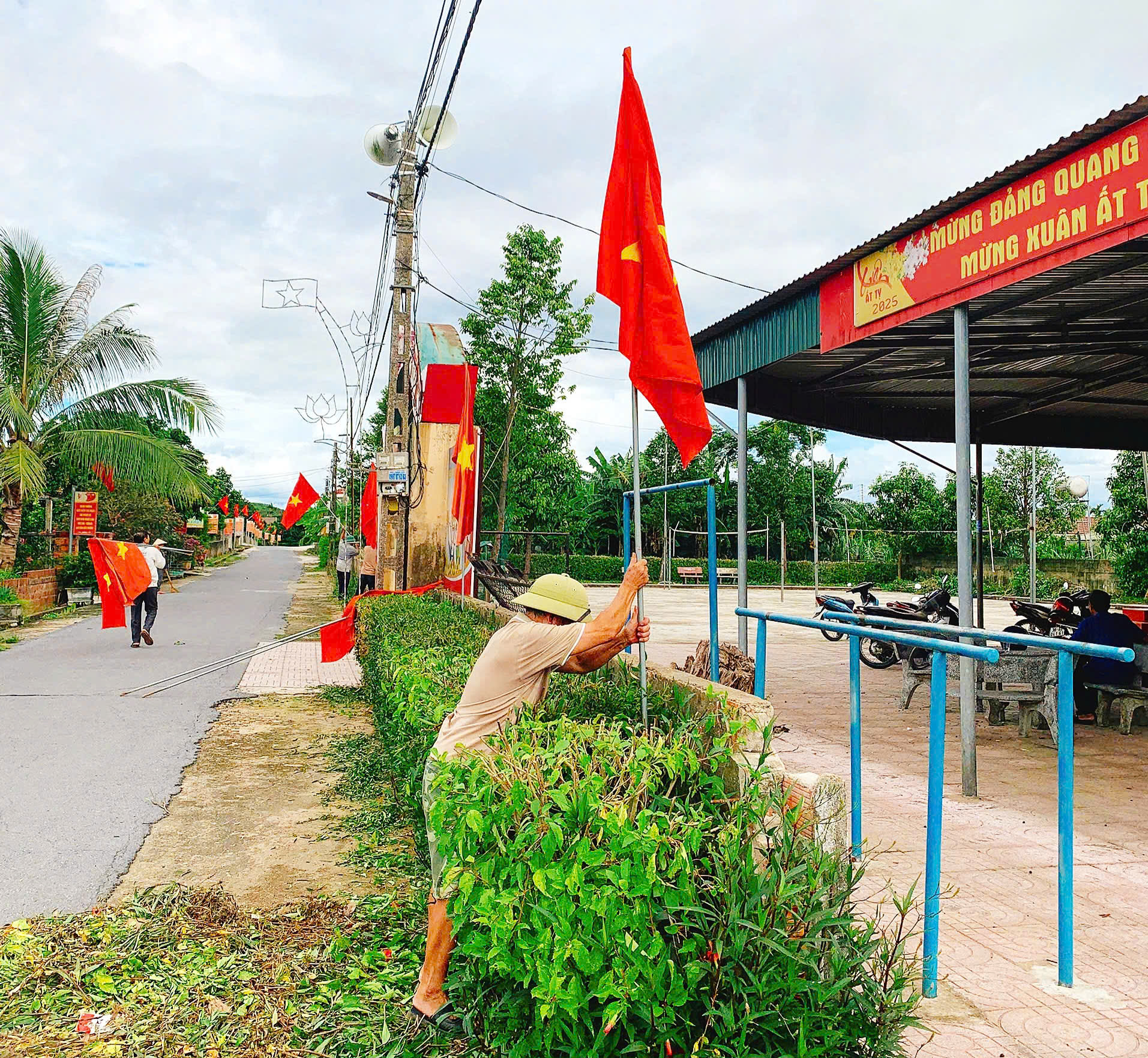 Hướng về Đại hội đại biểu Đảng bộ xã kỳ anh lần thứ I, nhiệm kỳ 2025 – 2030. Chung sức xây dựng xã nhà “sáng – xanh – sạch – đẹp” 