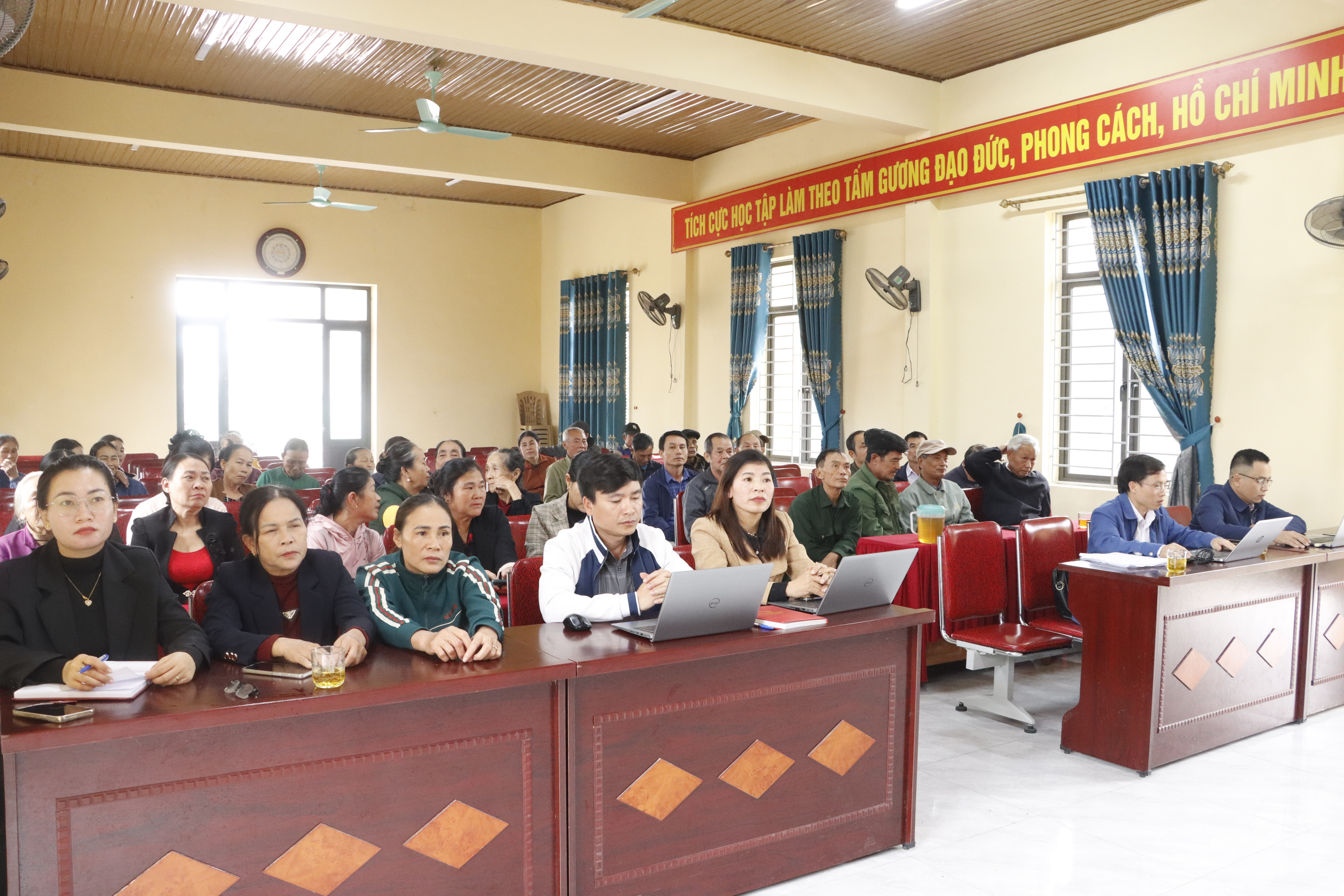 Tổ đại biểu HĐND số 9 xã Kỳ Anh tiếp xúc cử tri chuẩn bị cho Kỳ họp cuối năm 2025