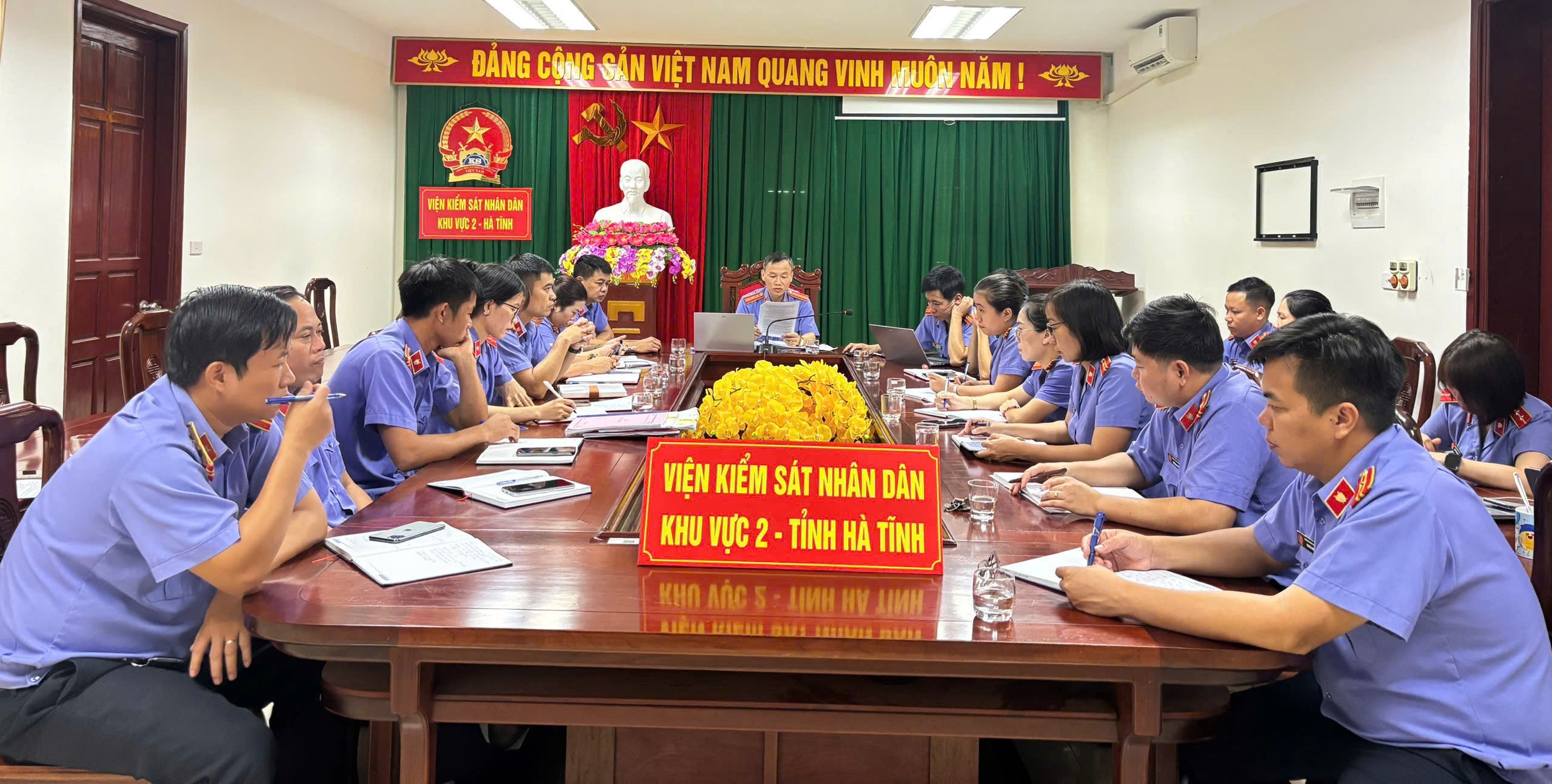 Cán bộ, công chức Viện kiểm sát nhân dân khu vực 2 - Hà Tĩnh tích cực hưởng ứng tham gia cuộc thi trực tuyến “Pháp luật với người dân” năm 2025