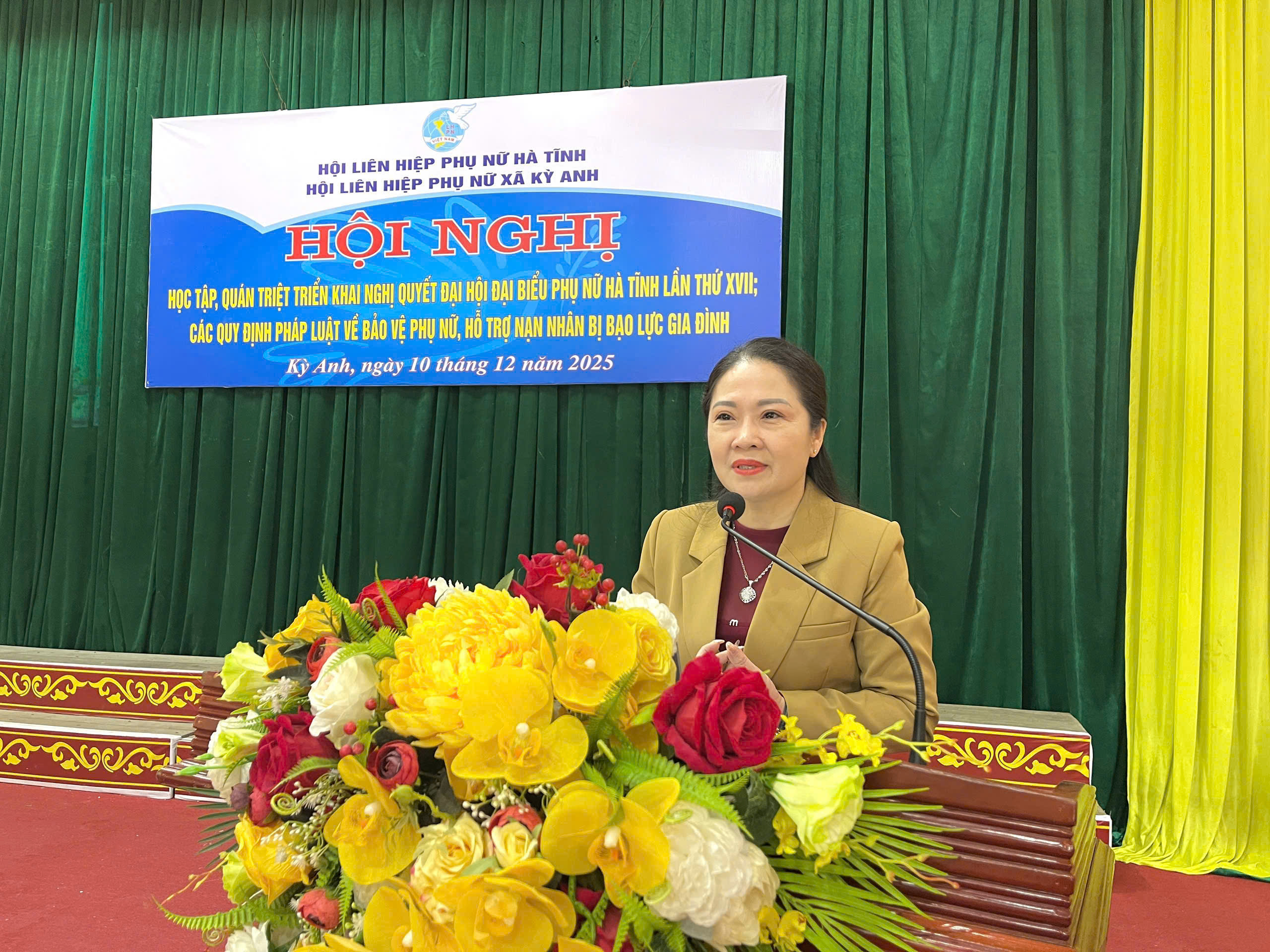 Hội LHPN xã Kỳ Anh tổ chức Hội nghị quán triệt Nghị quyết Đại hội Phụ nữ Hà Tĩnh lần thứ XVII và tập huấn các chuyên đề nâng cao kiến thức, kỷ năng cho cán bộ, hội viên phụ nữ