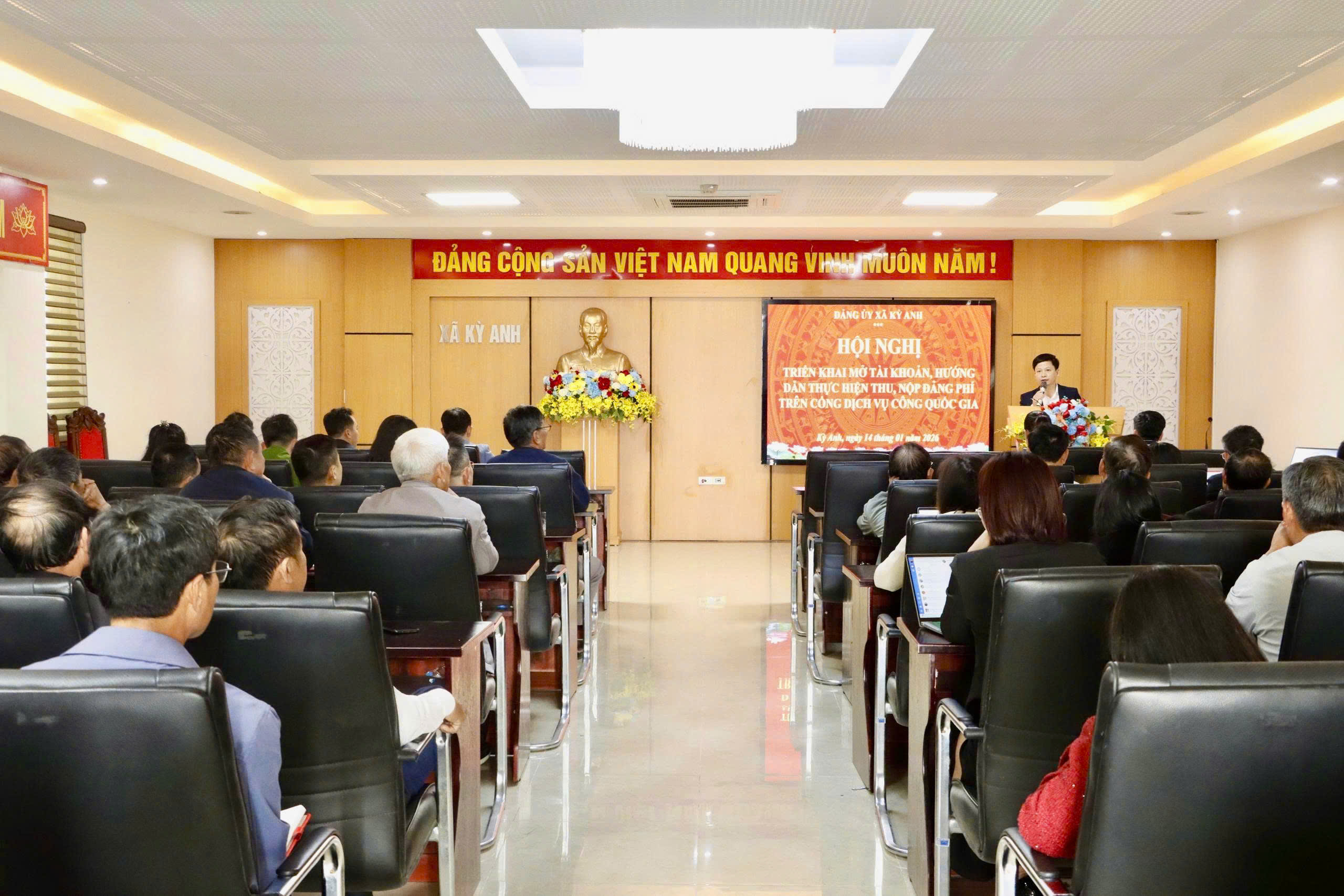 Đảng ủy xã Kỳ Anh hướng dẫn các chi bộ lập tài khoản, nộp đảng phí trực tuyến trên Cổng Dịch vụ công quốc gia.