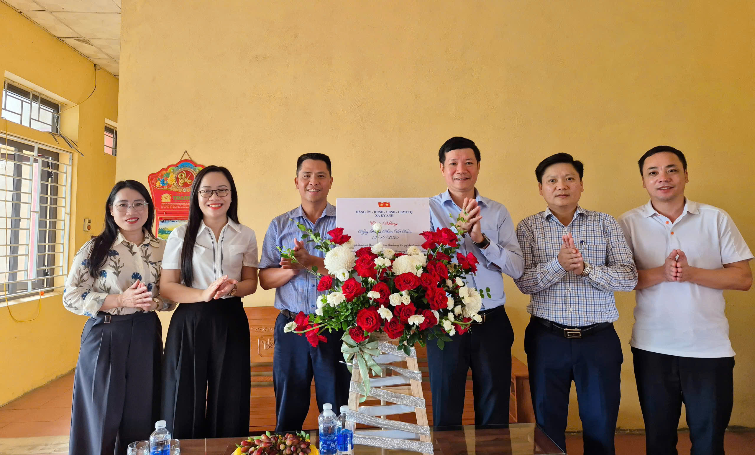 Xã Kỳ Anh chúc mừng các đơn vị, doanh nghiệp nhân ngày Doanh nhân Việt Nam 13/10
