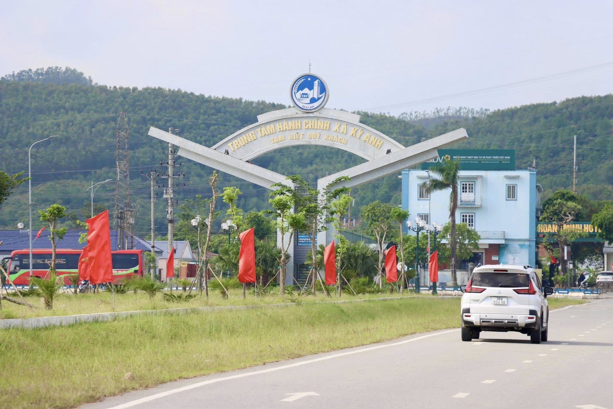 Xã Kỳ Anh: Cờ hoa rực rỡ chào mừng Đại hội đại biểu Đảng bộ tỉnh Hà Tĩnh lần thứ XX, nhiệm kỳ 2025 - 2030