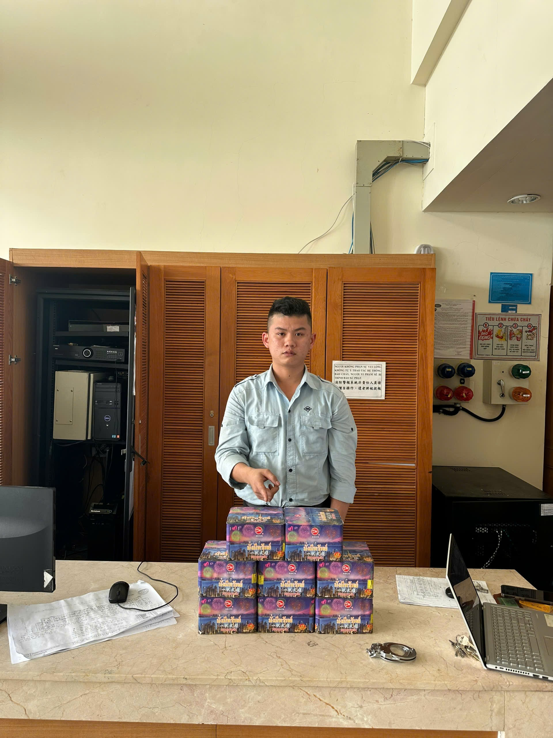 Buôn bán hàng cấm