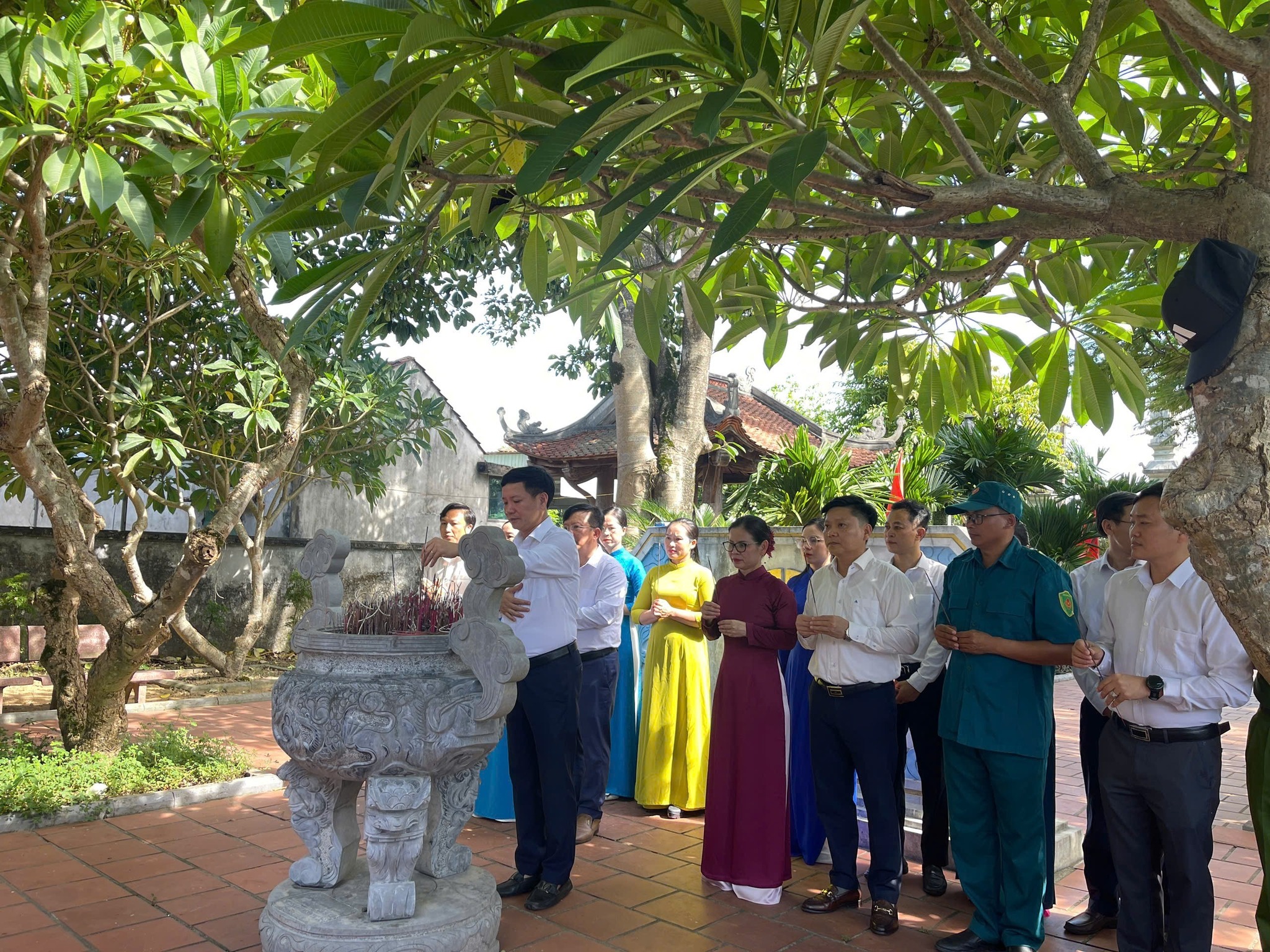 Xã Kỳ Anh tổ chức hoạt động dâng hương tri ân các anh hùng liệt sĩ hướng tới Đại hội đại biểu Đảng bộ xã Kỳ Anh lần thứ I, nhiệm kỳ 2025 - 2030