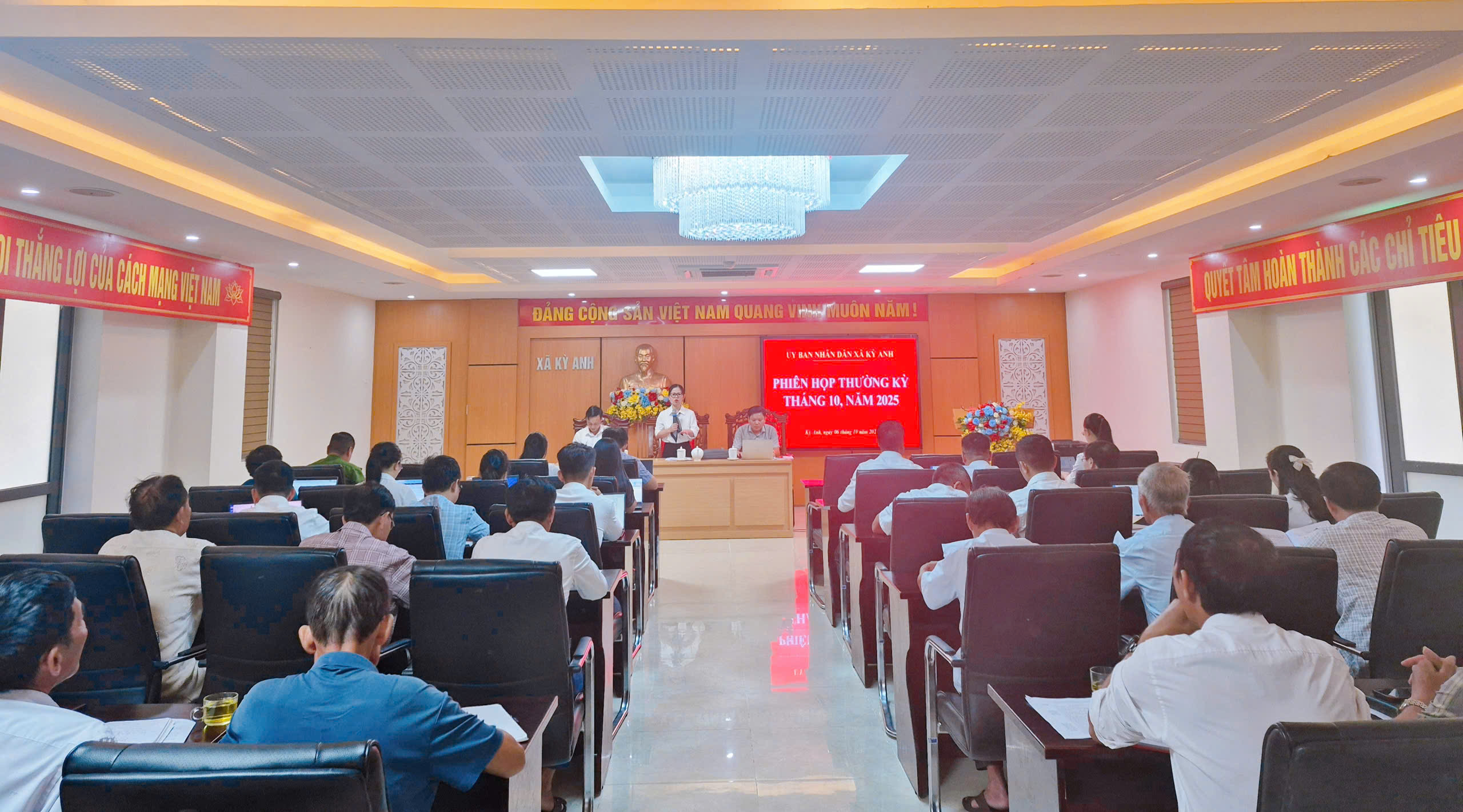 UBND xã Kỳ Anh tổ chức Phiên họp thường kỳ tháng 10/2025