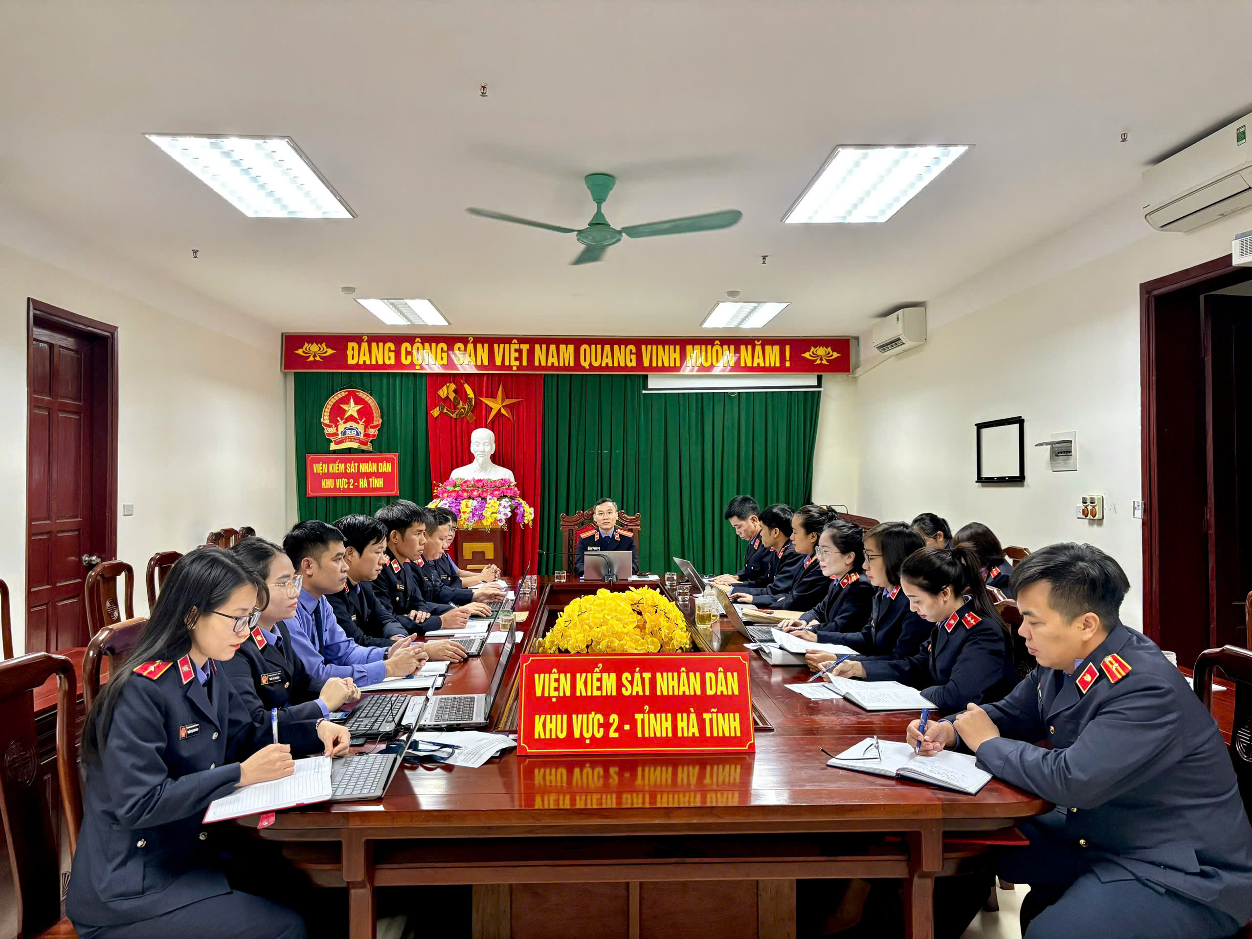 Viện KSND Khu vực 2 – Hà Tĩnh đẩy mạnh phong trào “Bình dân học vụ số”, hình thành thói quen luyện tập AI trong đội ngũ cán bộ