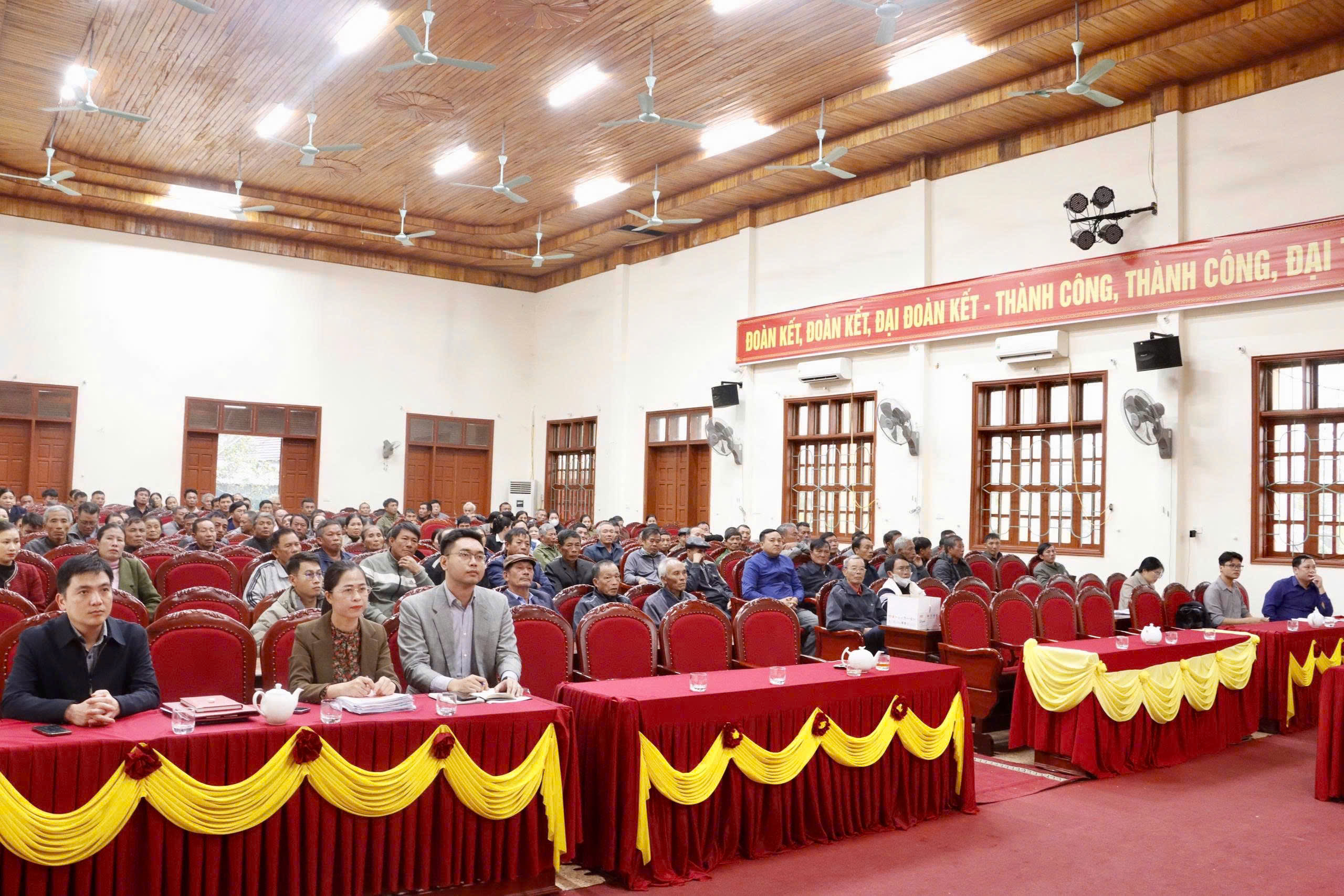 Họp tham vấn cộng đồng báo cáo đánh tác động môi trường của Dự án Nhà máy điện gió Kỳ Anh