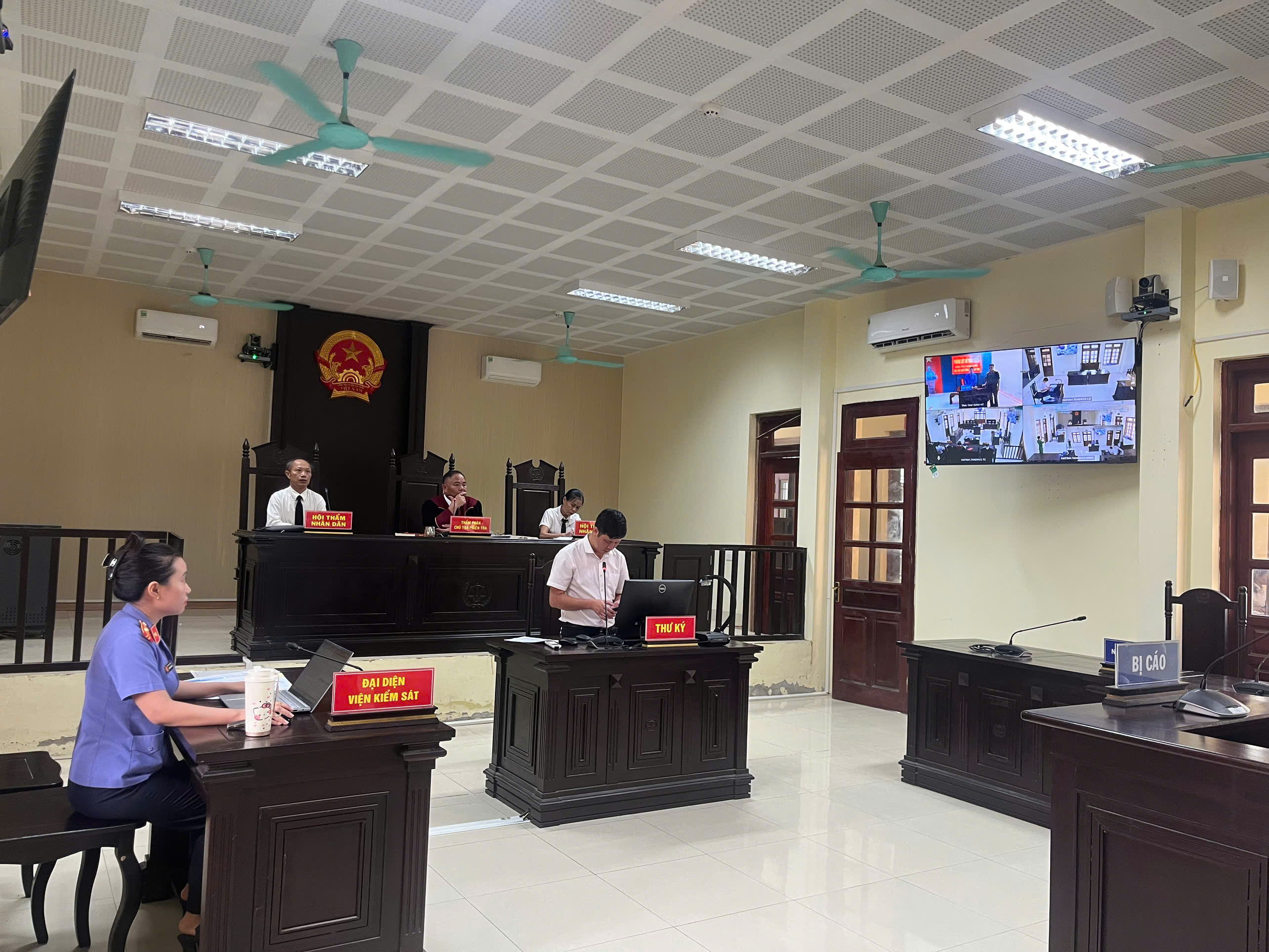 Viện kiểm sát nhân dân khu vực 2 - Hà Tĩnh tổ chức phiên tòa rút kinh nghiệm nội bộ vụ án “Sử dụng trái phép chất ma túy”