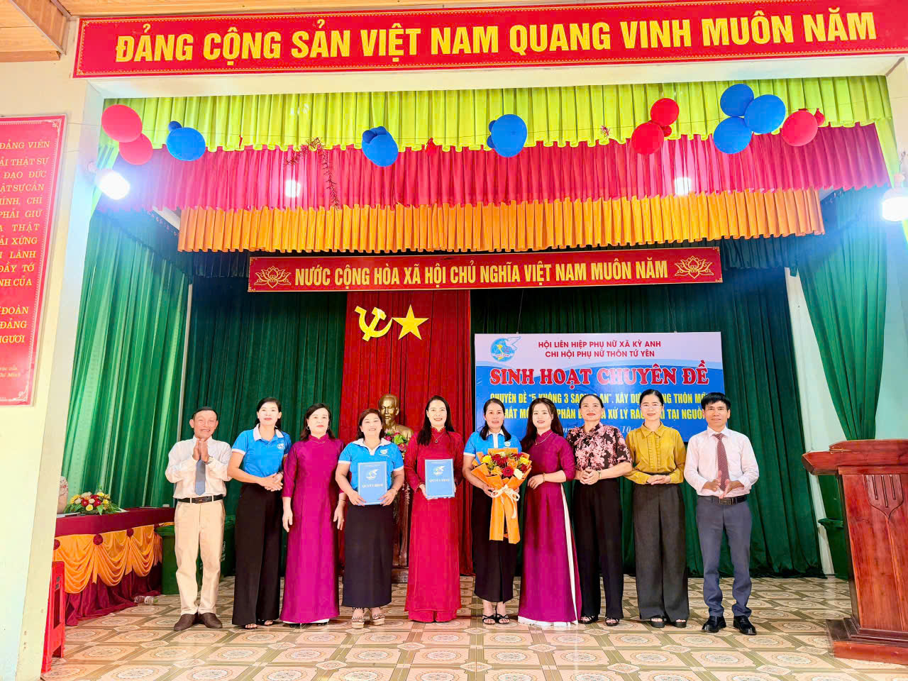 Hội Liên hiệp Phụ nữ xã Kỳ Anh phối hợp tổ chức sinh hoạt chuyên đề “5 không, 3 sạch, 3 an”, ra mắt Câu lạc bộ “Phân loại và xử lý rác thải tại nguồn” tại thôn Tứ Yên