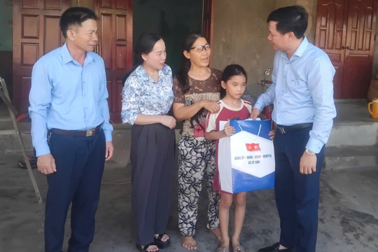 Kỳ Anh chung tay chăm lo cho trẻ em có hoàn cảnh đặc biệt khó khăn
