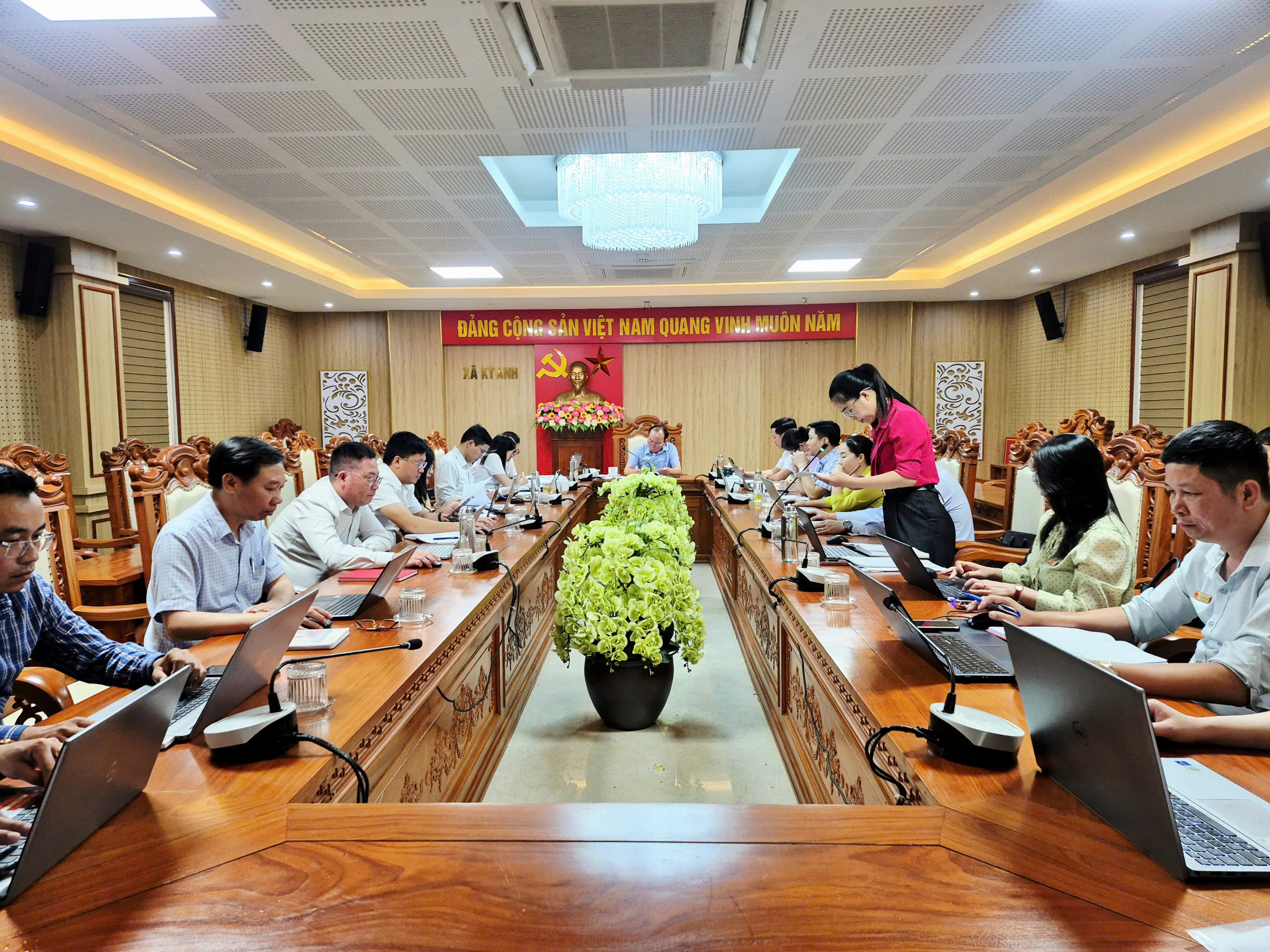 Xã Kỳ Anh tổ chức đánh giá tốc độ tăng trưởng kinh tế năm 2026 và xây dựng kịch bản tăng trưởng năm 2027.