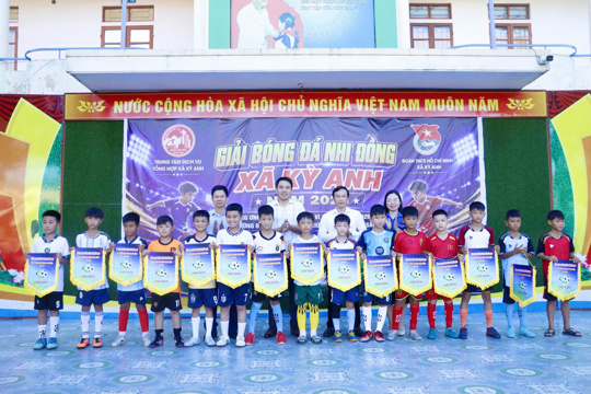 Sôi nổi khai mạc Giải bóng đá Nhi đồng xã Kỳ Anh năm 2026