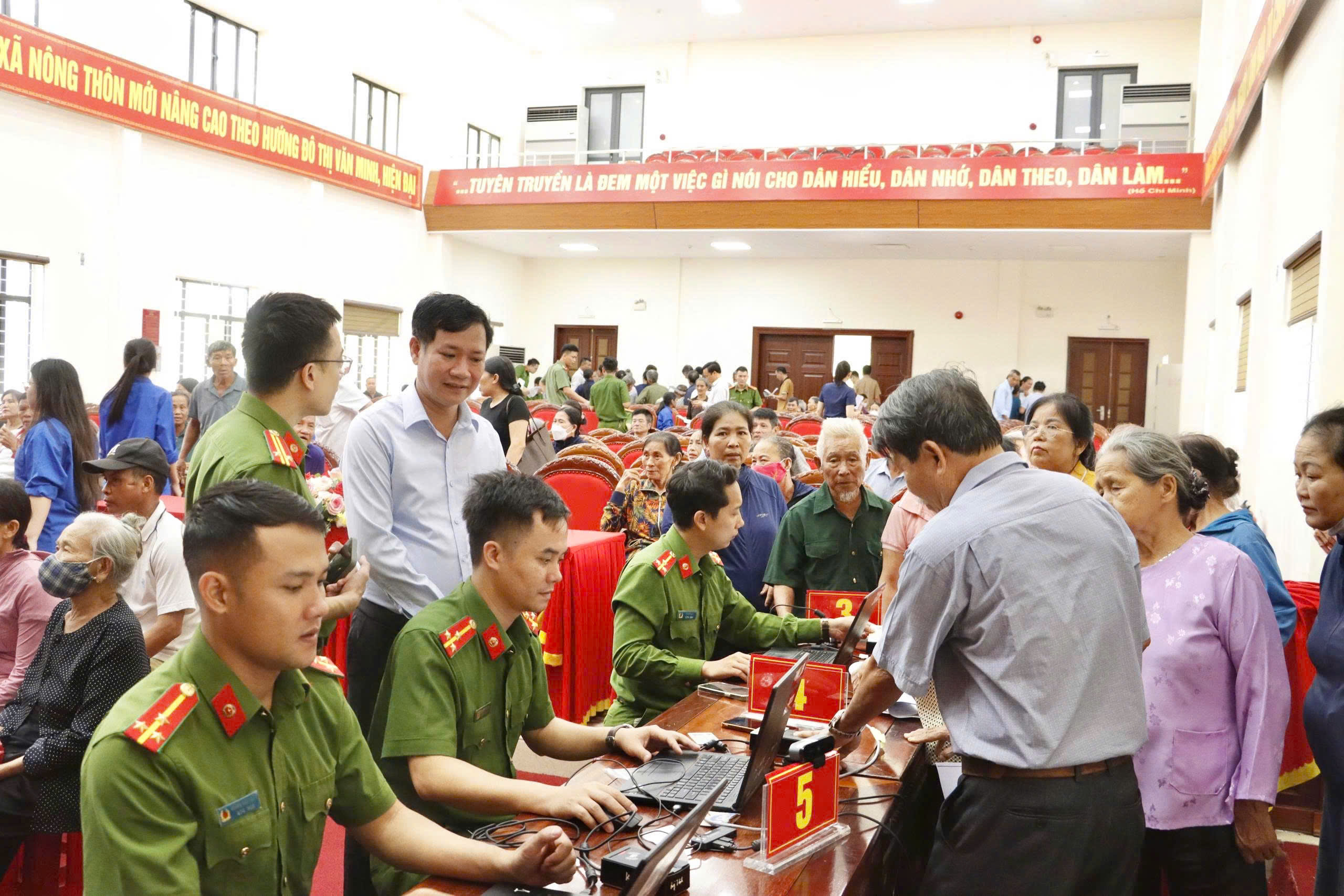Kỳ Anh thu nhận mẫu ADN cho 371 thân nhân liệt sĩ 