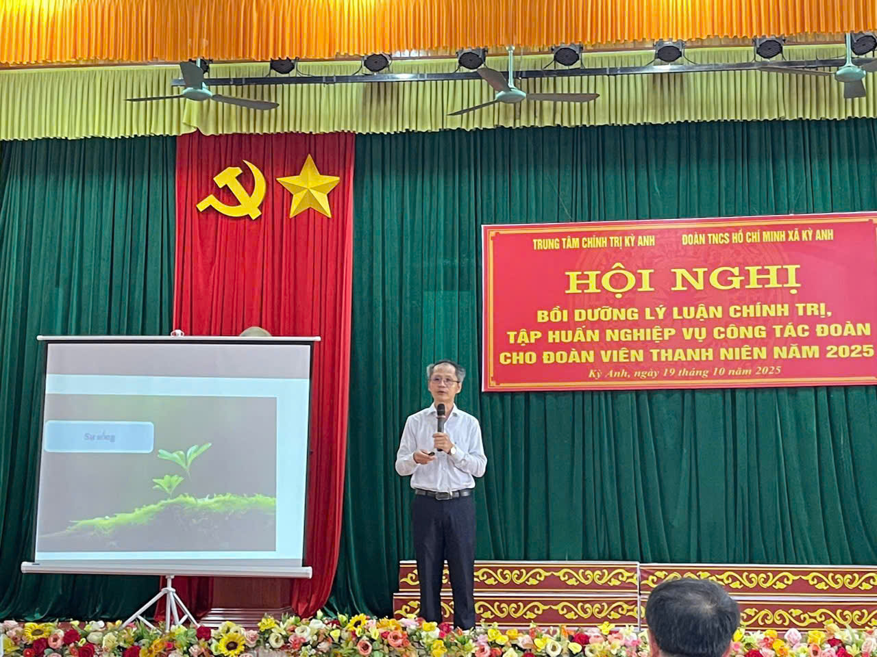 Bồi dưỡng lý luận chính trị cho Đoàn viên thanh niên. Bồi đắp lý tưởng, rèn luyện niềm tin 