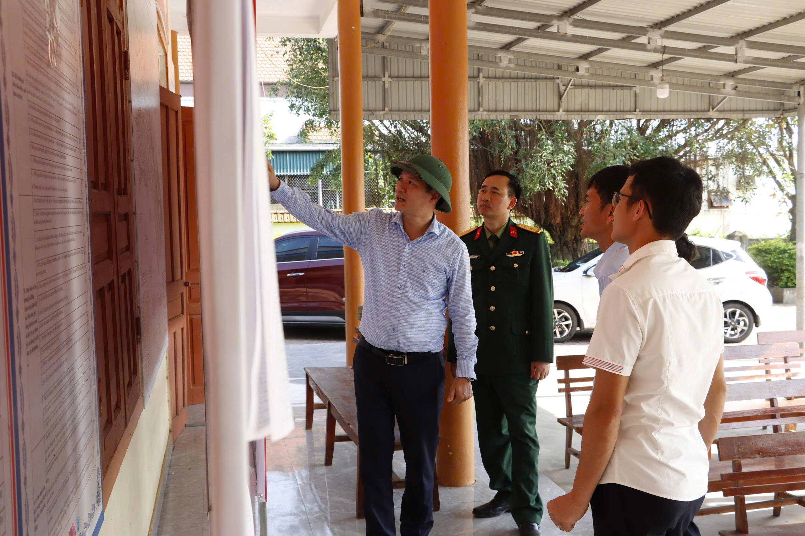 Kiểm tra toàn diện công tác chuẩn bị bầu cử tại các thôn