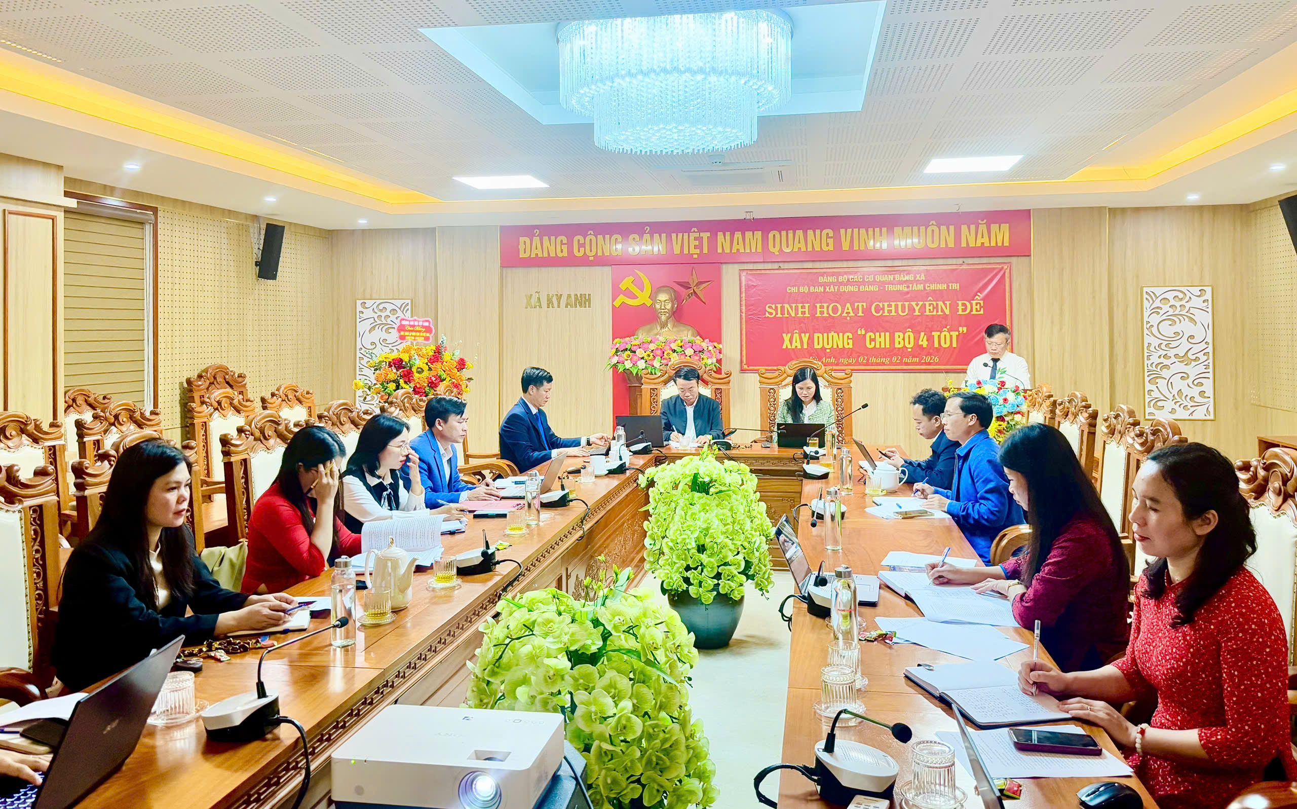 Chi bộ Ban Xây dựng Đảng - Trung tâm Chính trị sinh hoạt chuyên đề  " Xây dựng chi bộ 4 tốt"