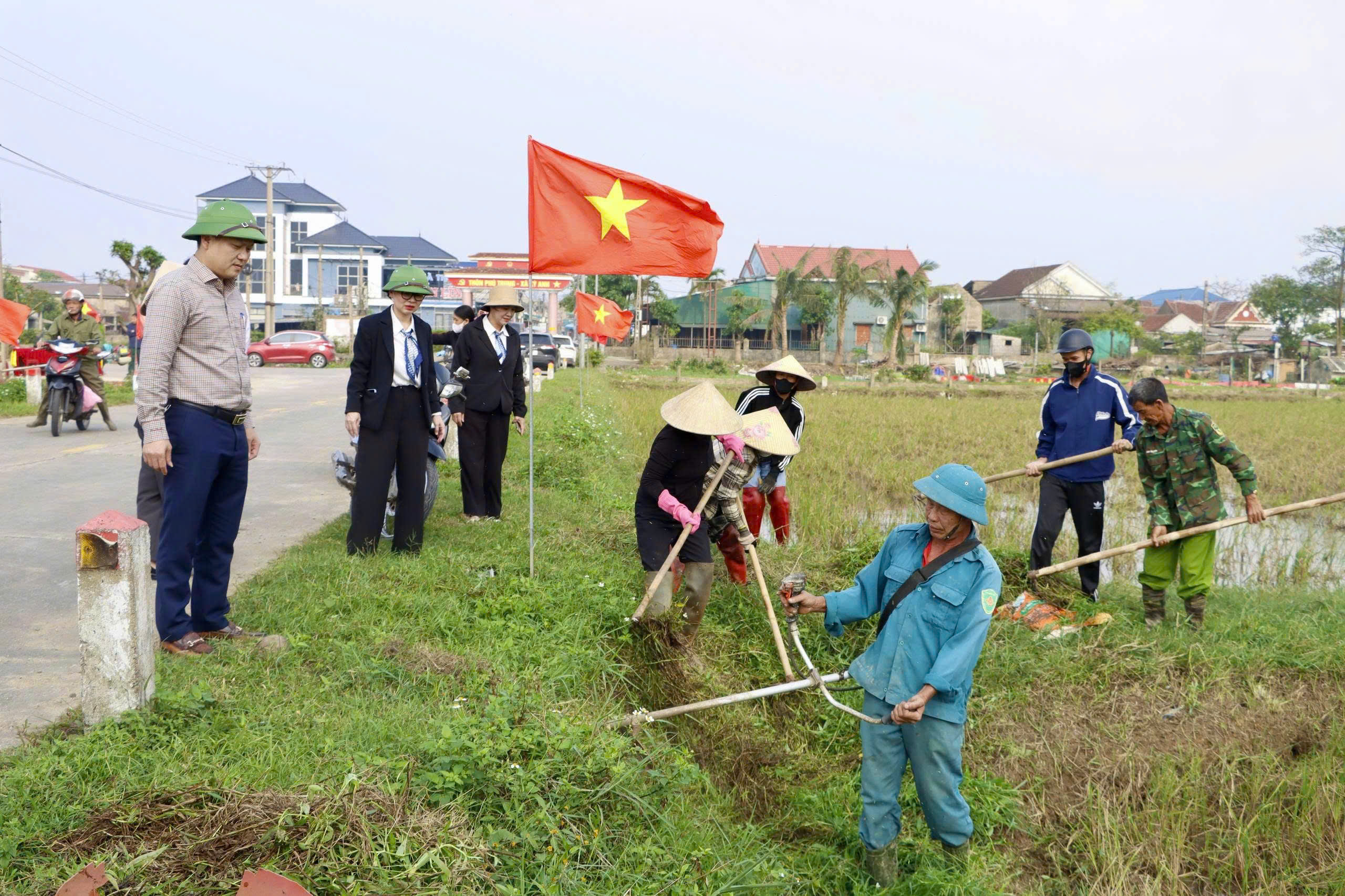 Nông dân Kỳ Anh ra quân làm thủy lợi nội đồng vụ Xuân 2026