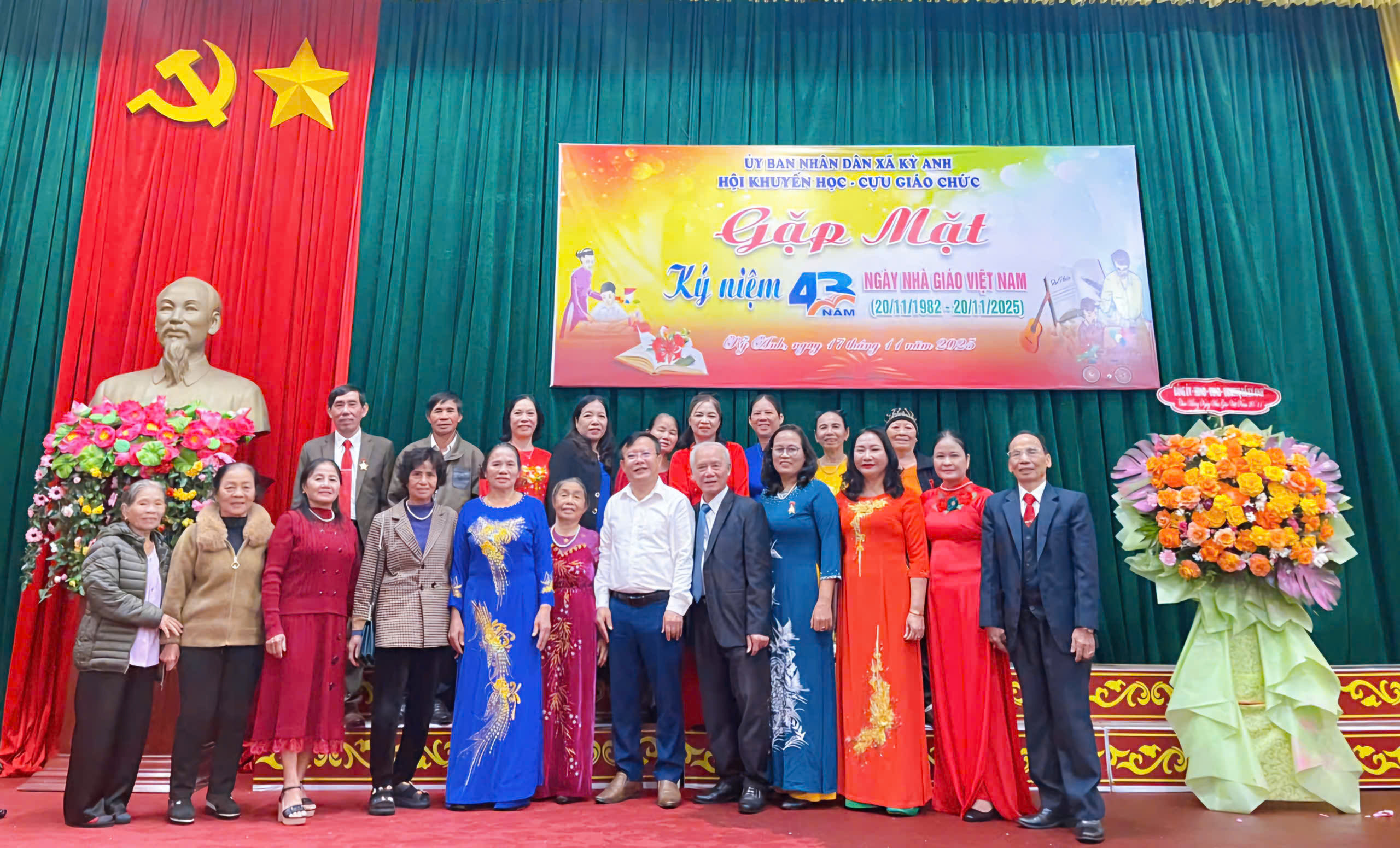 Tri ân các thế hệ nhà giáo: Hội Khuyến học và Hội Cựu giáo chức xã Kỳ Anh tổ chức gặp mặt kỷ niệm 43 năm Ngày Nhà giáo Việt Nam 