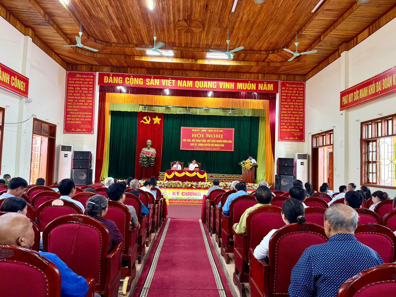 Xã Kỳ Anh tổ chức Hội nghị đối thoại trực tiếp giữa người đứng đầu cấp ủy, chính quyền với Nhân dân 