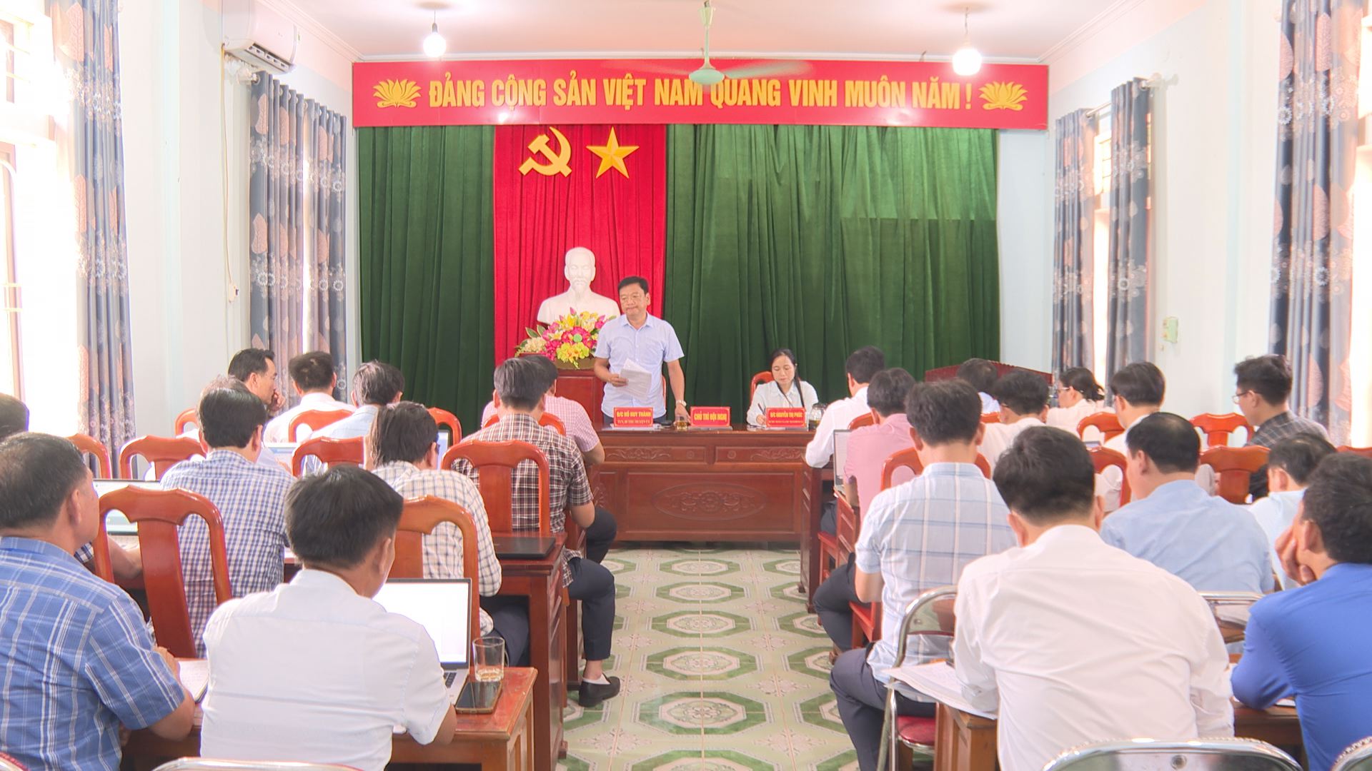 Thường trực Huyện ủy làm việc với xã Kỳ Phong