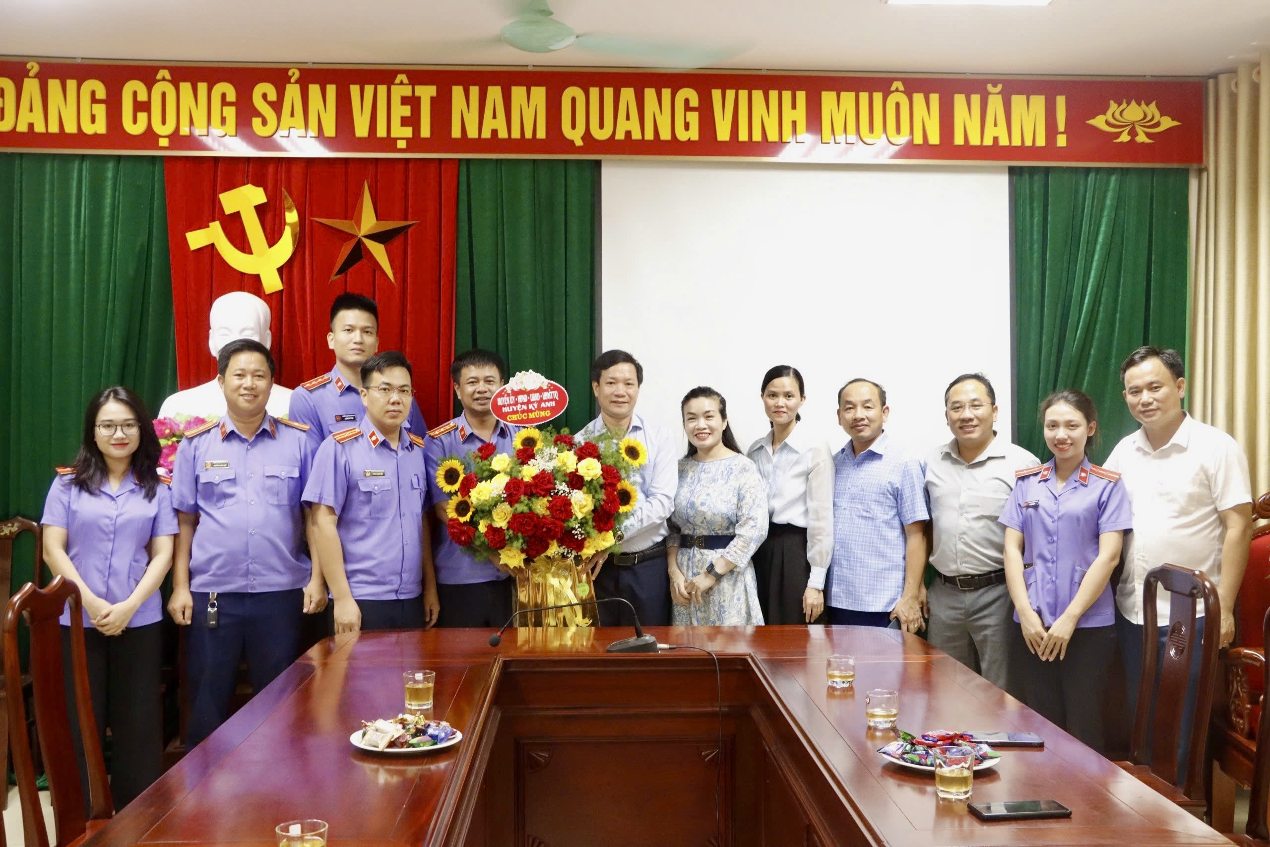 Chúc mừng 64 năm Ngày thành lập Viện kiểm sát nhân dân và 95 năm Ngày thành lập Công đoàn Việt Nam