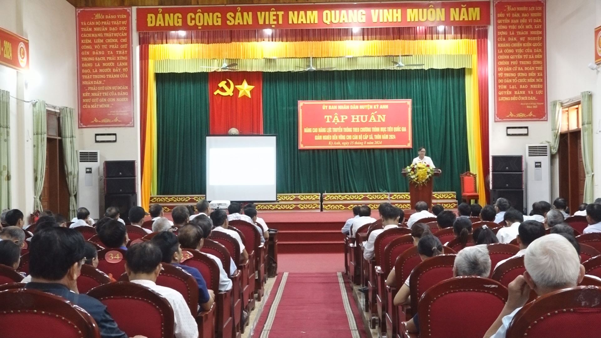 Tập huấn nâng cao năng lực truyền thông về công tác giảm nghèo cho cán bộ cơ sở trên địa bàn