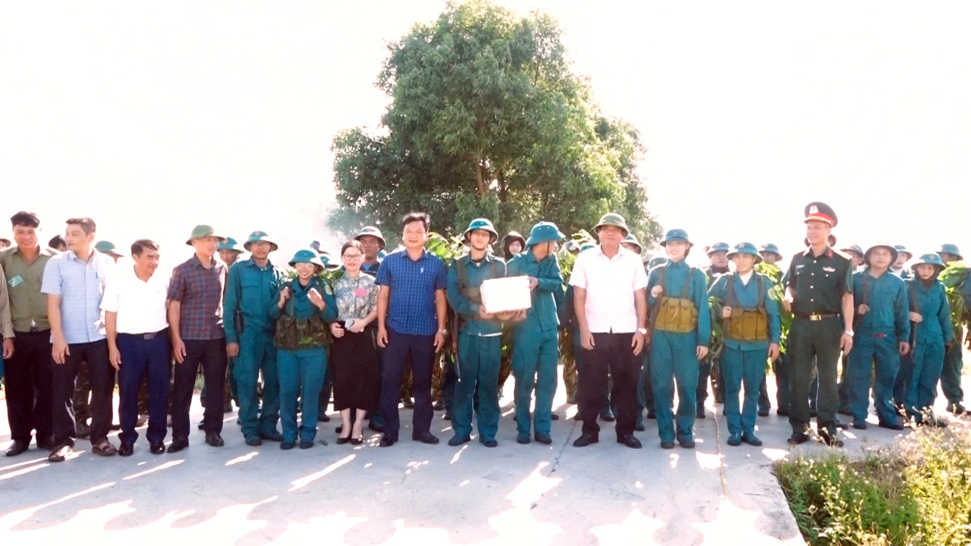 Thực binh trung đội dân quân cơ động chiến đấu bảo vệ làng tại xã Kỳ Châu