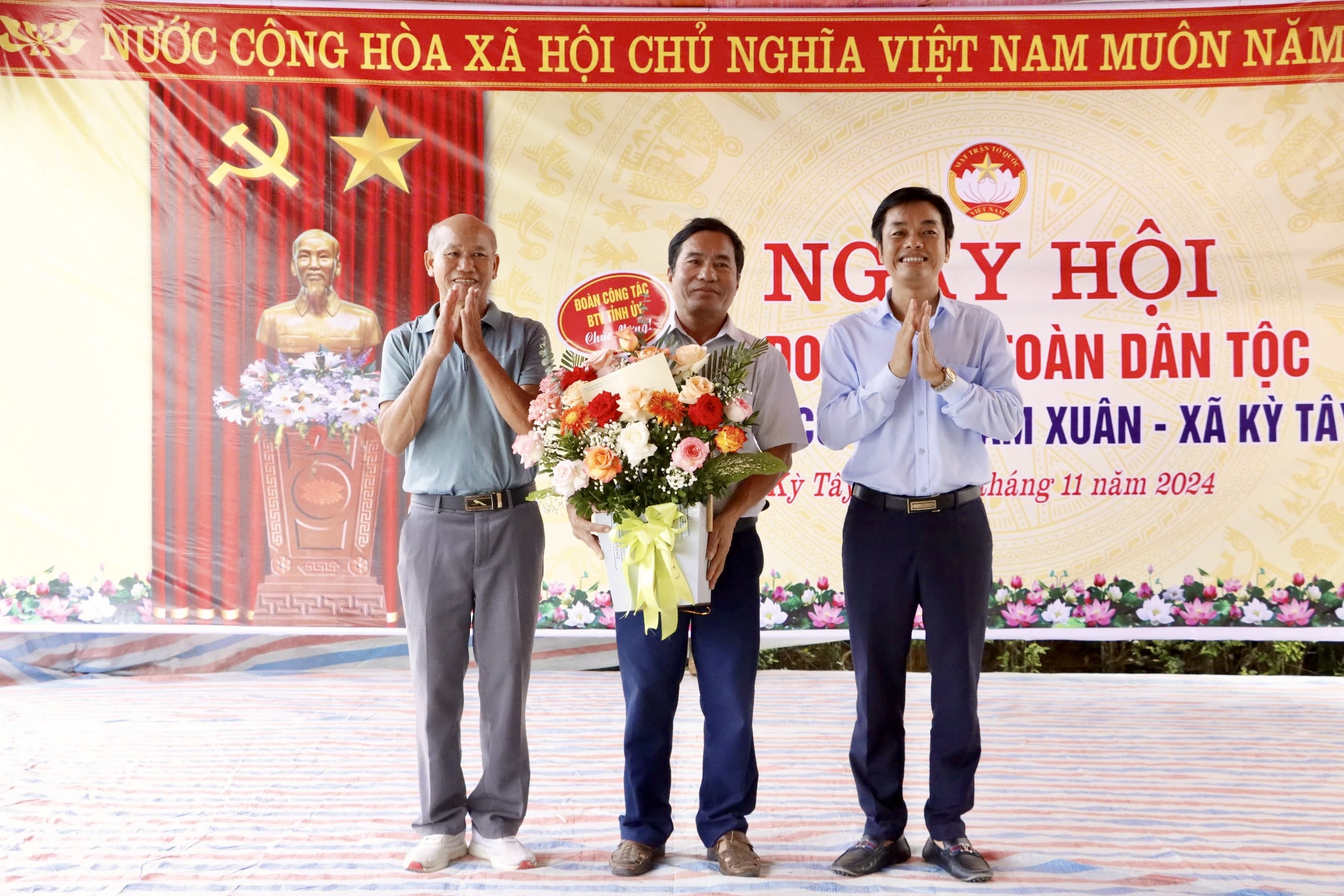 Thôn Nam Xuân, xã Kỳ Tây vui Ngày hội Đại đoàn kết