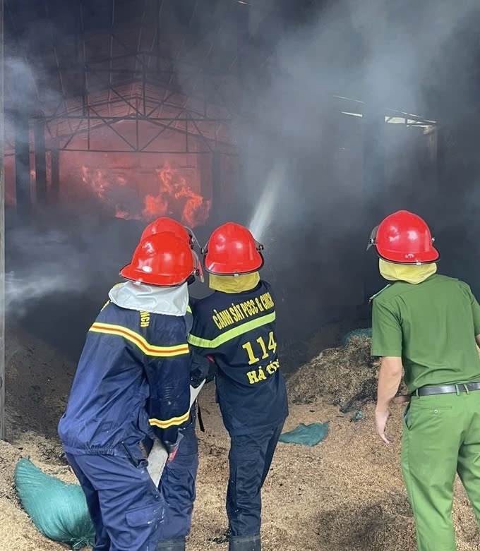 Tăng cường công tác PCCC và CNCH các cơ sở sản xuất, kinh doanh, kho hàng hóa trong khu công nghiệp, cụm công nghiệp, khu dân cư