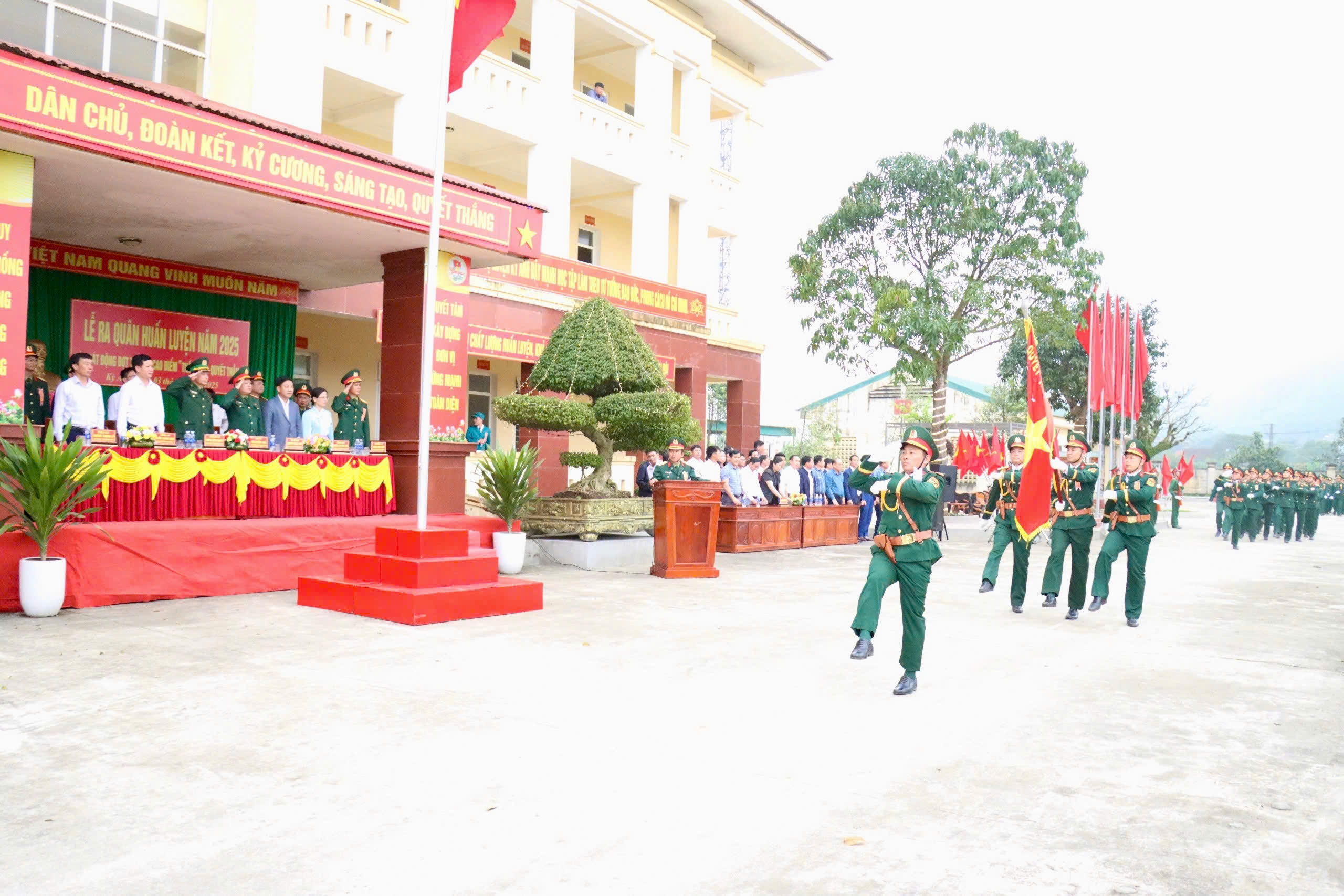 Ban chỉ huy Quân sự huyện và Đồn biên phòng Kỳ Khang tổ chức Lễ ra quân huấn luyện năm 2025