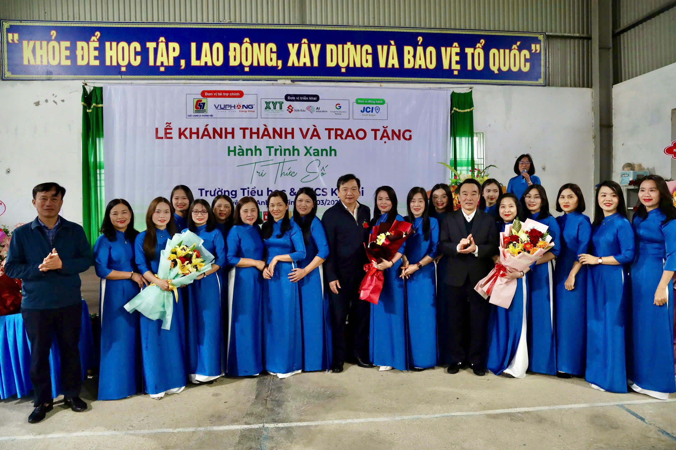 Lễ khánh thành và trao tặng “Hành trình xanh - Tri thức số” tại Trường Tiểu học và THCS Kỳ Hả