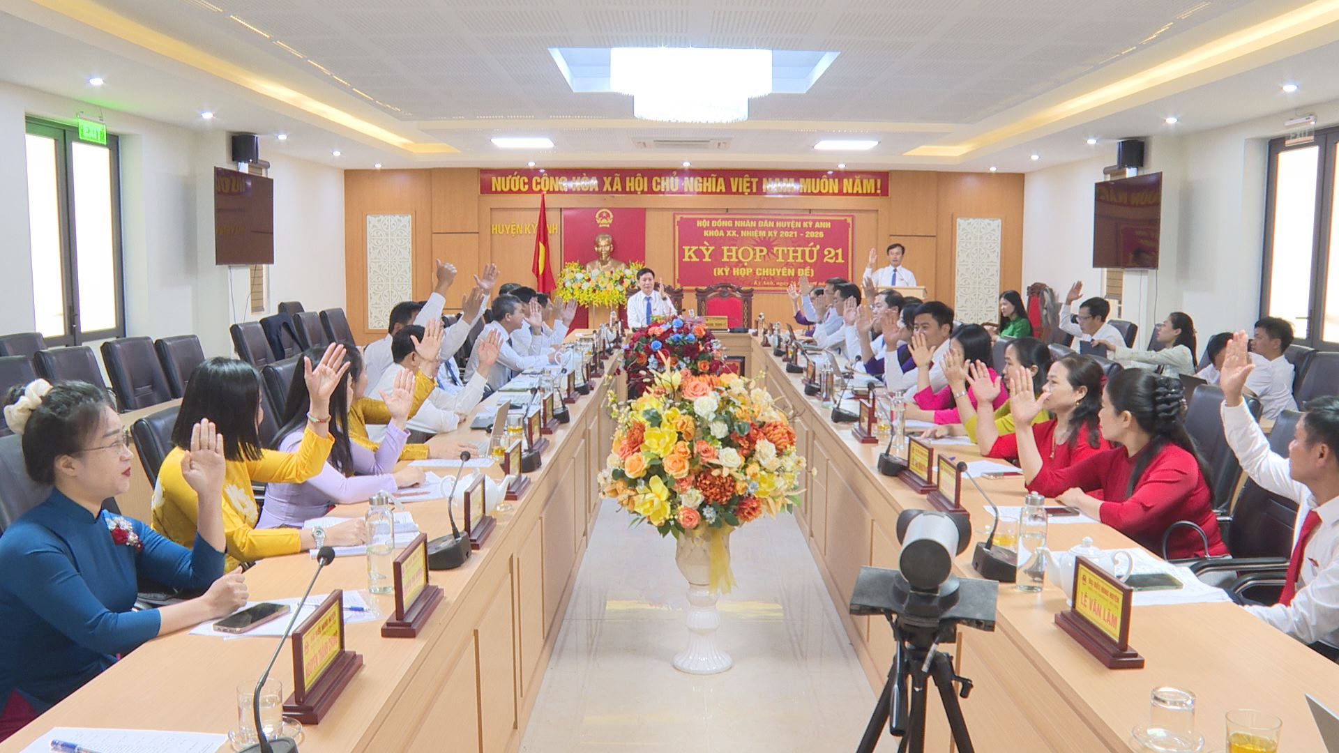 Hội đồng nhân dân huyện tổ chức Kỳ họp thứ 21