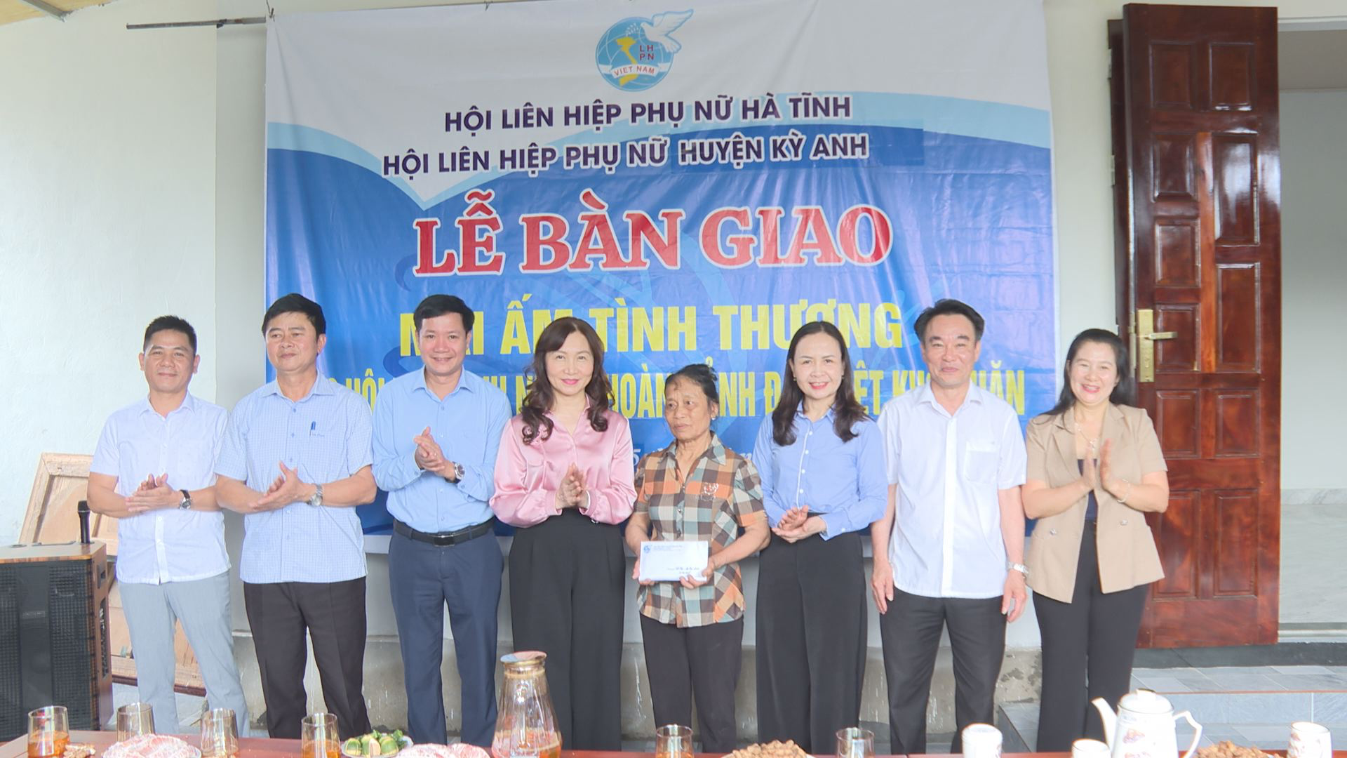 Lễ bàn giao mái ấm tình thương cho hội viên phụ nữ ở xã Kỳ Văn