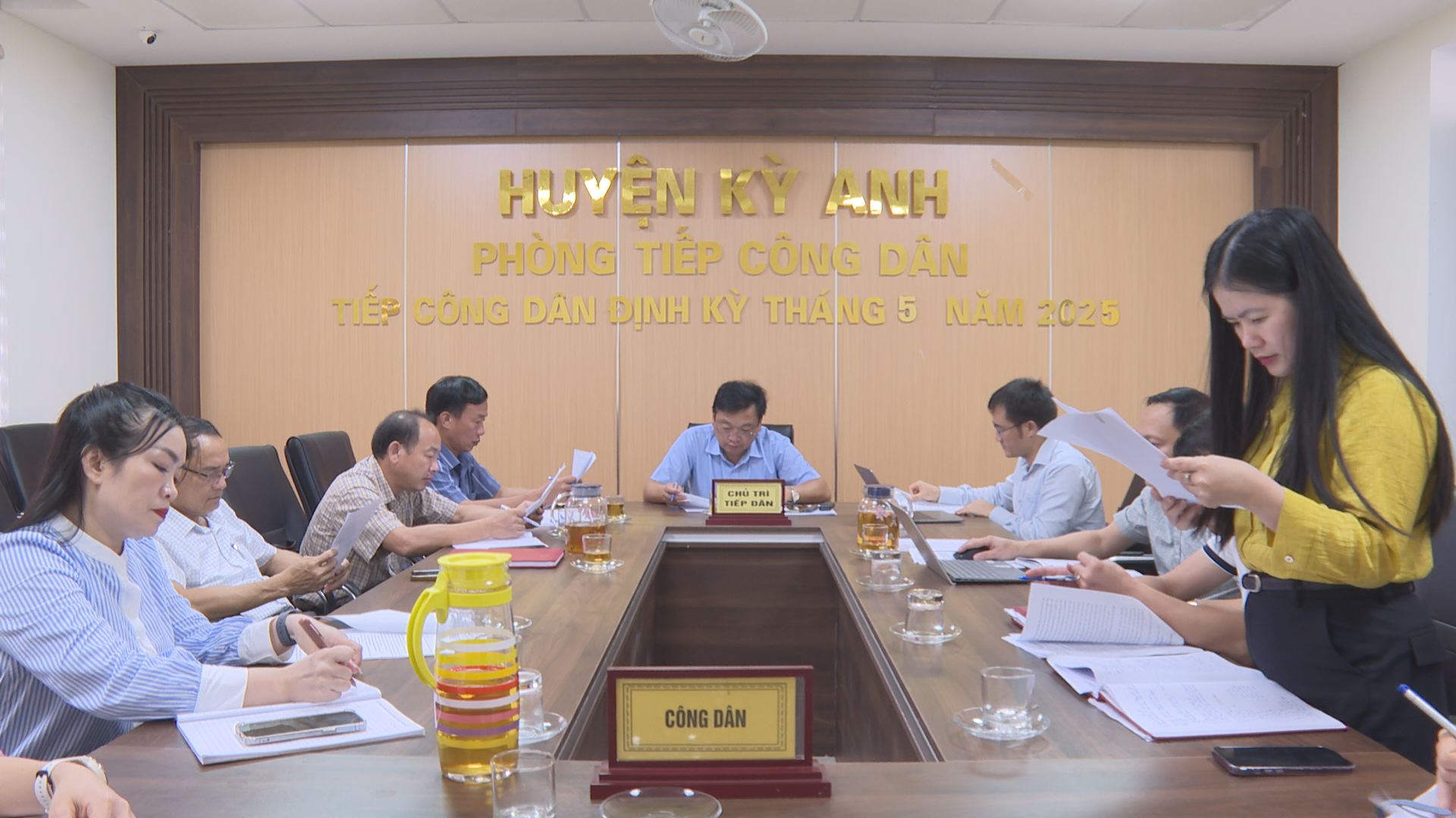Đồng chí Bí thư Huyện ủy tiếp công dân định kỳ tháng 5/2025