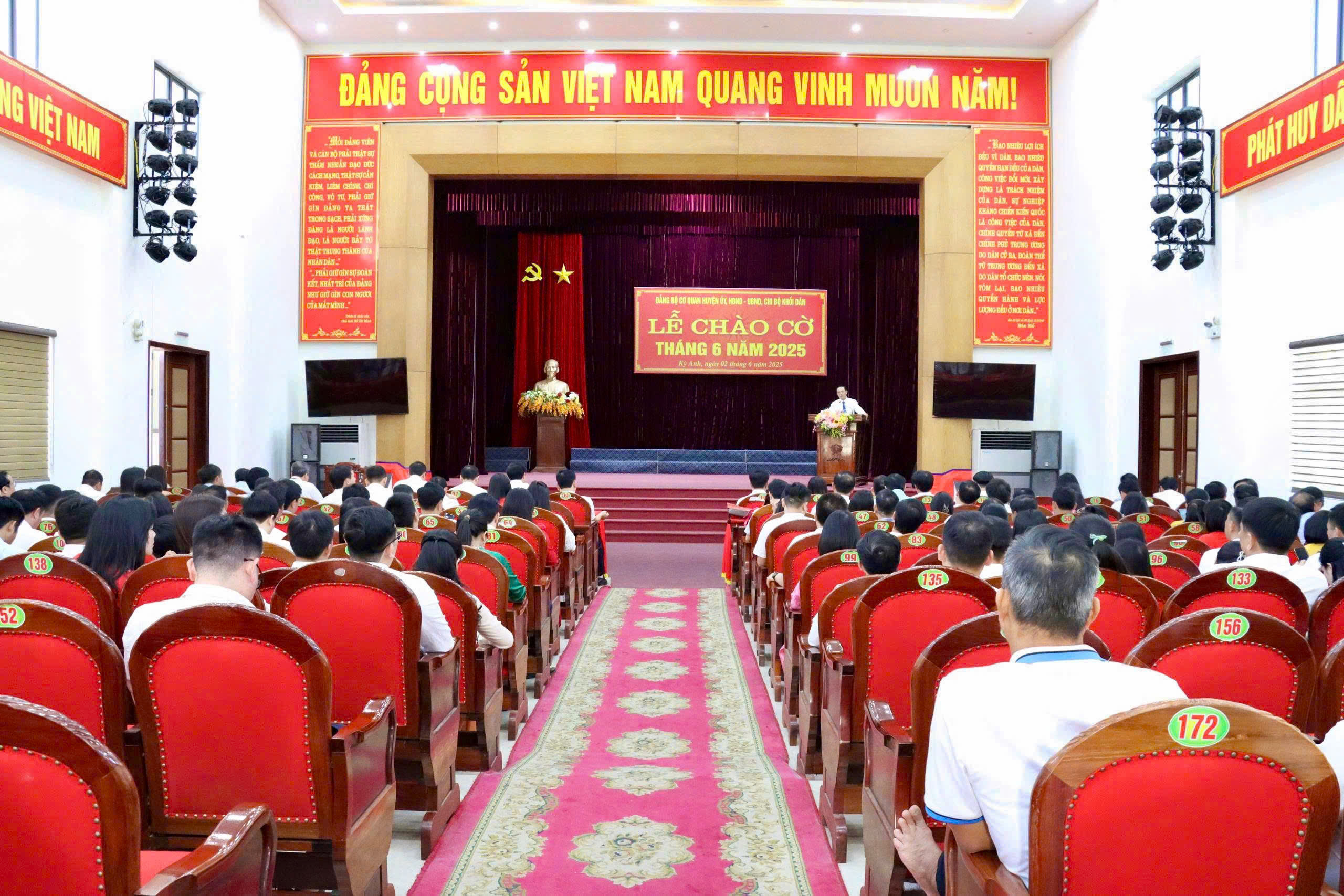 Huyện Kỳ Anh tổ chức Lễ chào cờ đầu tháng 6 năm 2025