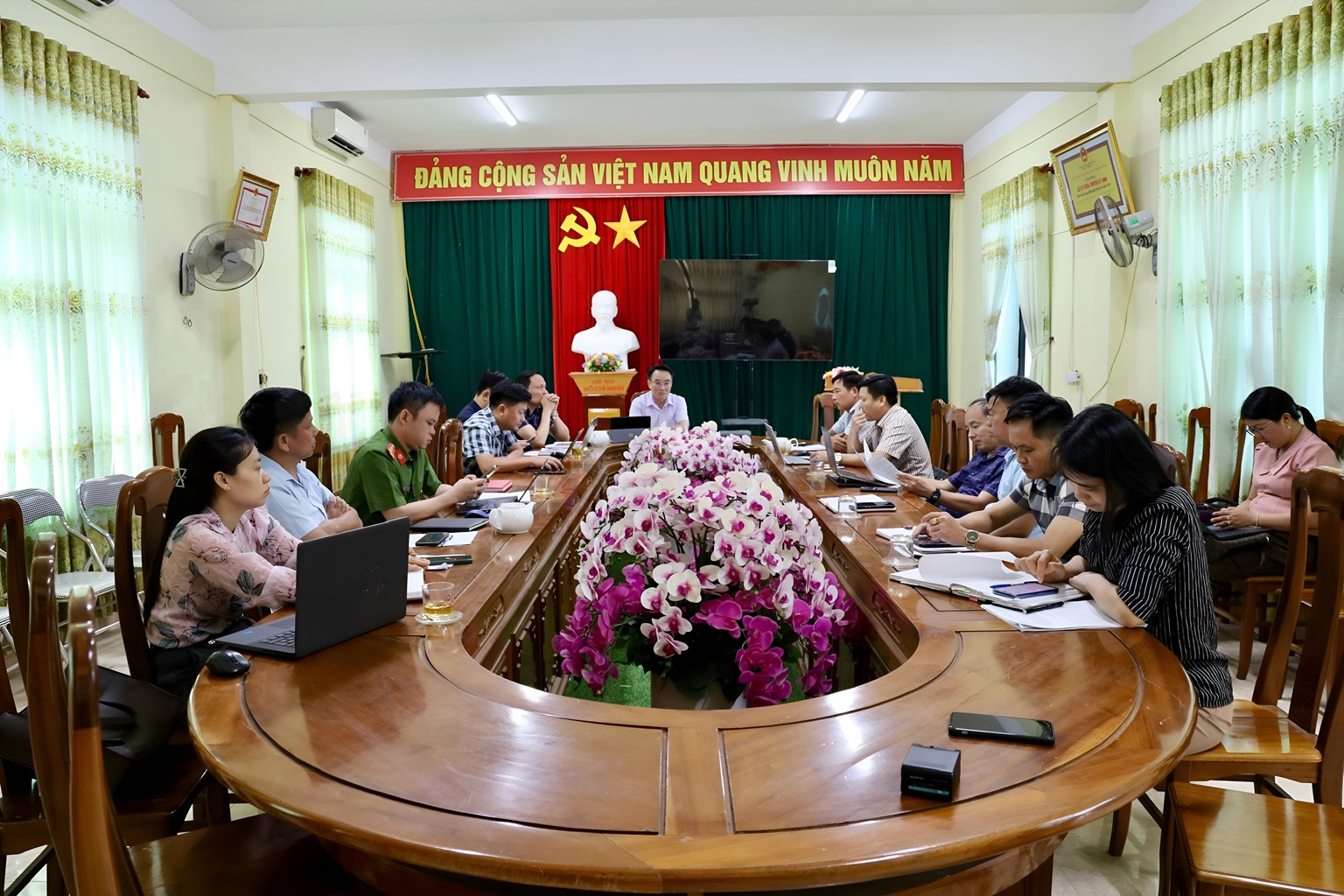 Làm việc với bà Đặng Thị Lê, thôn Thuận Châu, xã Kỳ Châu