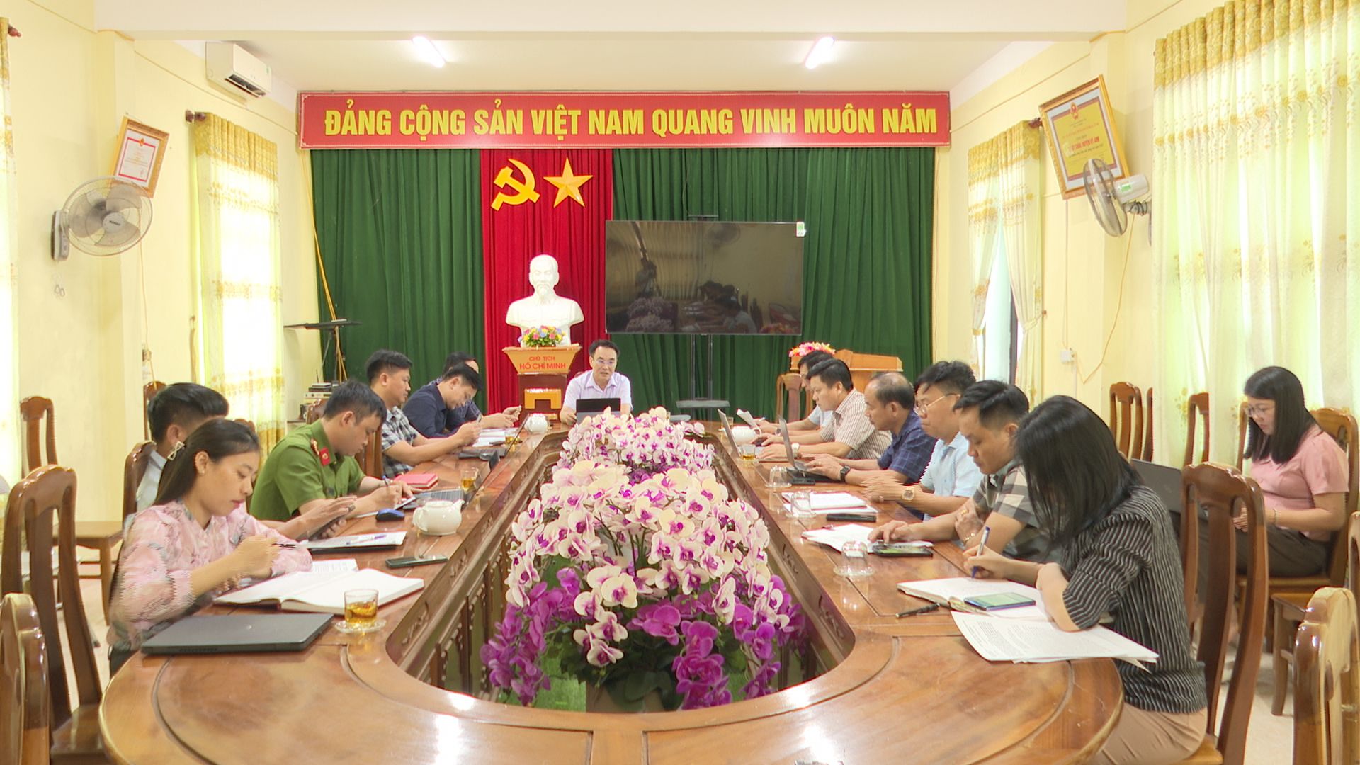 Làm việc với bà Đặng Thị Lê, thôn Thuận Châu, xã Kỳ Châu