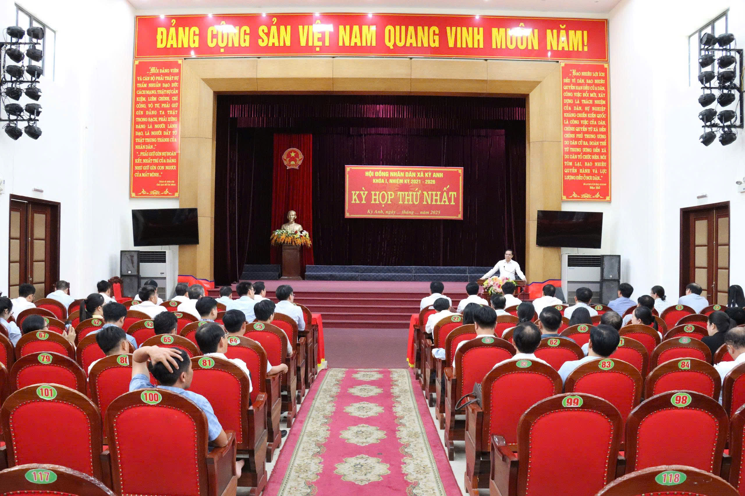 Chủ tịch UBND tỉnh Võ Trọng Hải kiểm tra công tác chuẩn bị vận hành thử bộ máy cấp xã mới