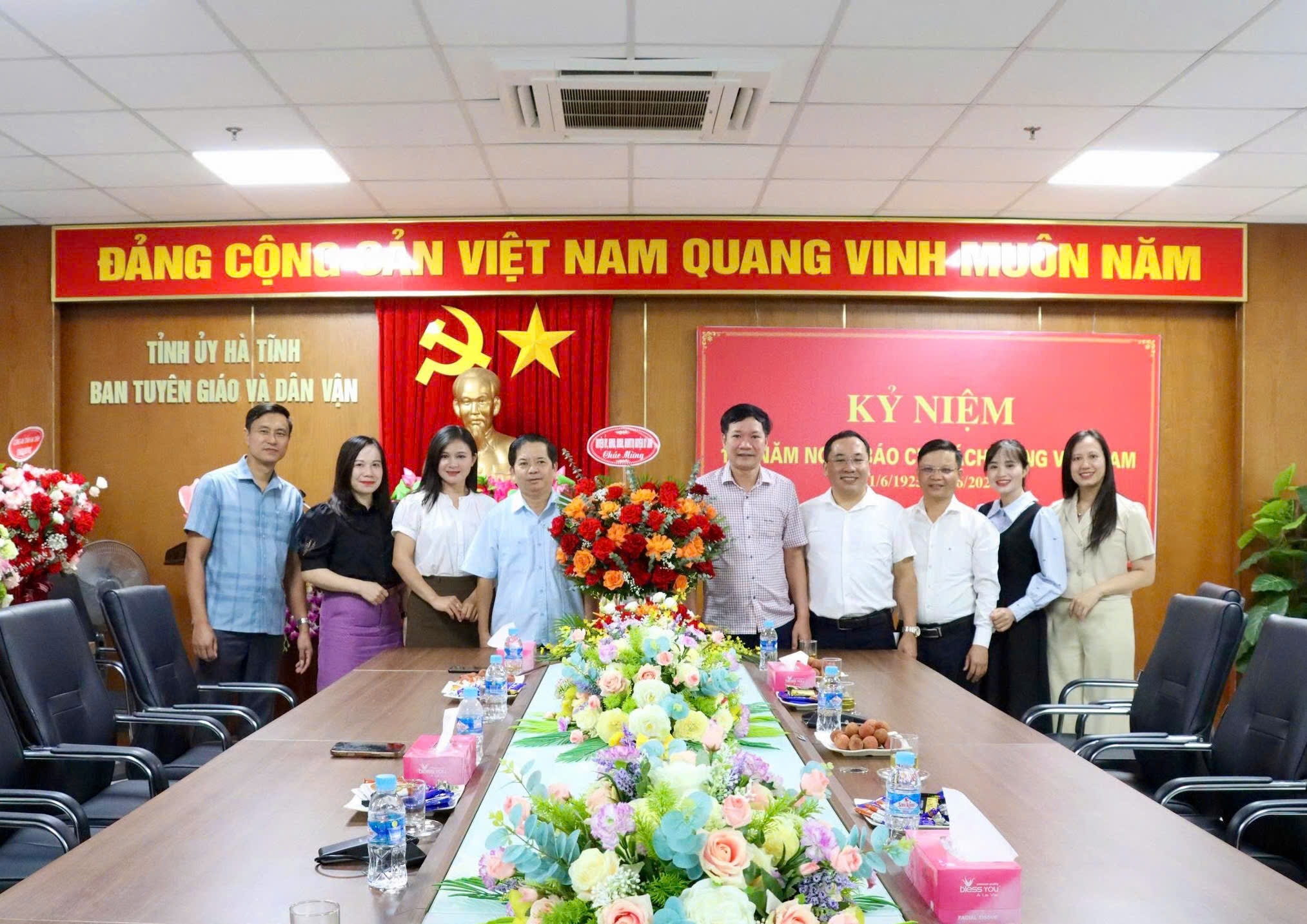 Lãnh đạo huyện Kỳ Anh chúc mừng các cơ quan báo chí nhân Kỷ niệm 100 năm Ngày Báo chí Cách mạng Việt Nam